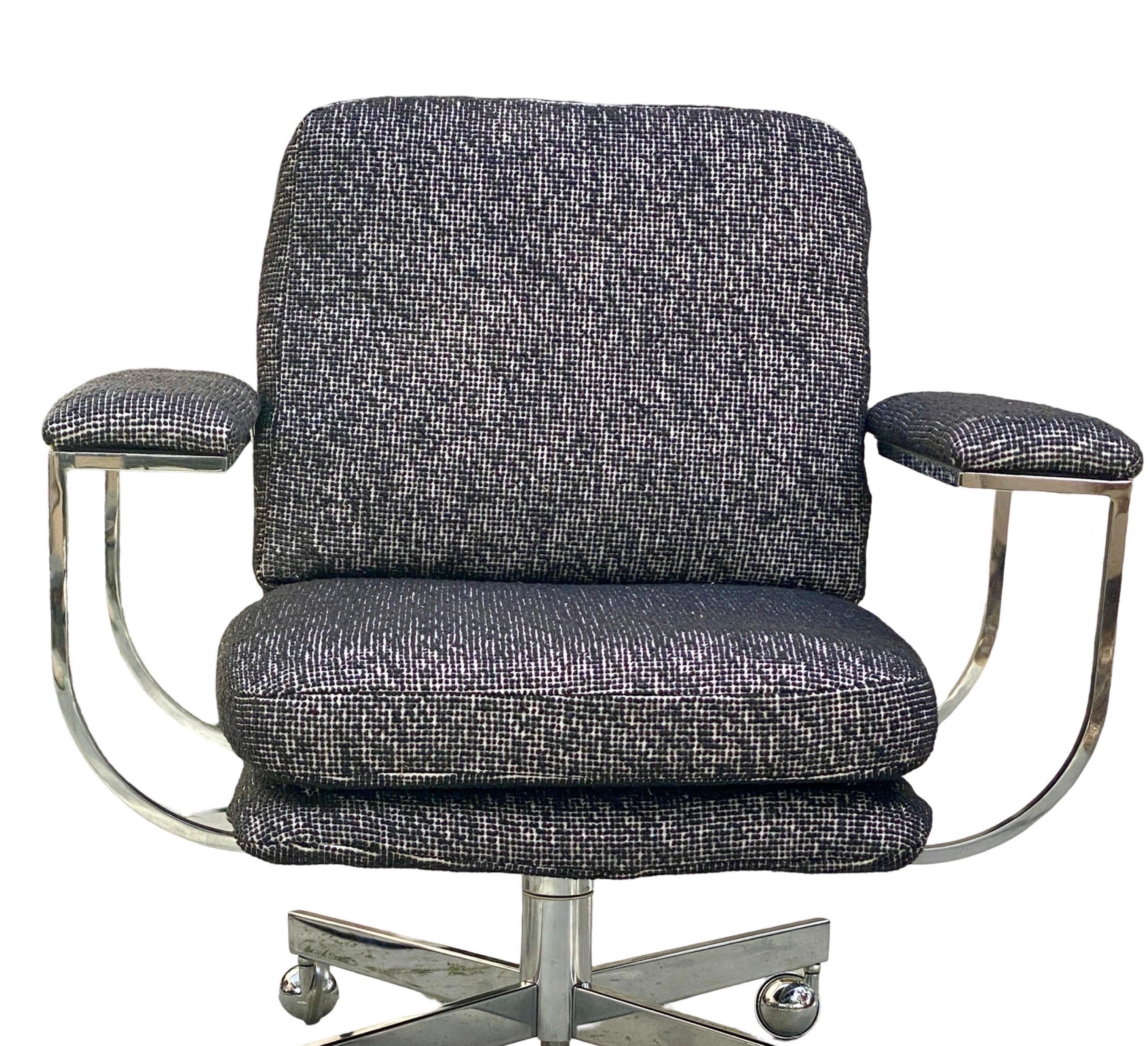 American Vintage Modern Arthur Elrod Adjustable Desk Chair in Black White Italian Fabric For Sale