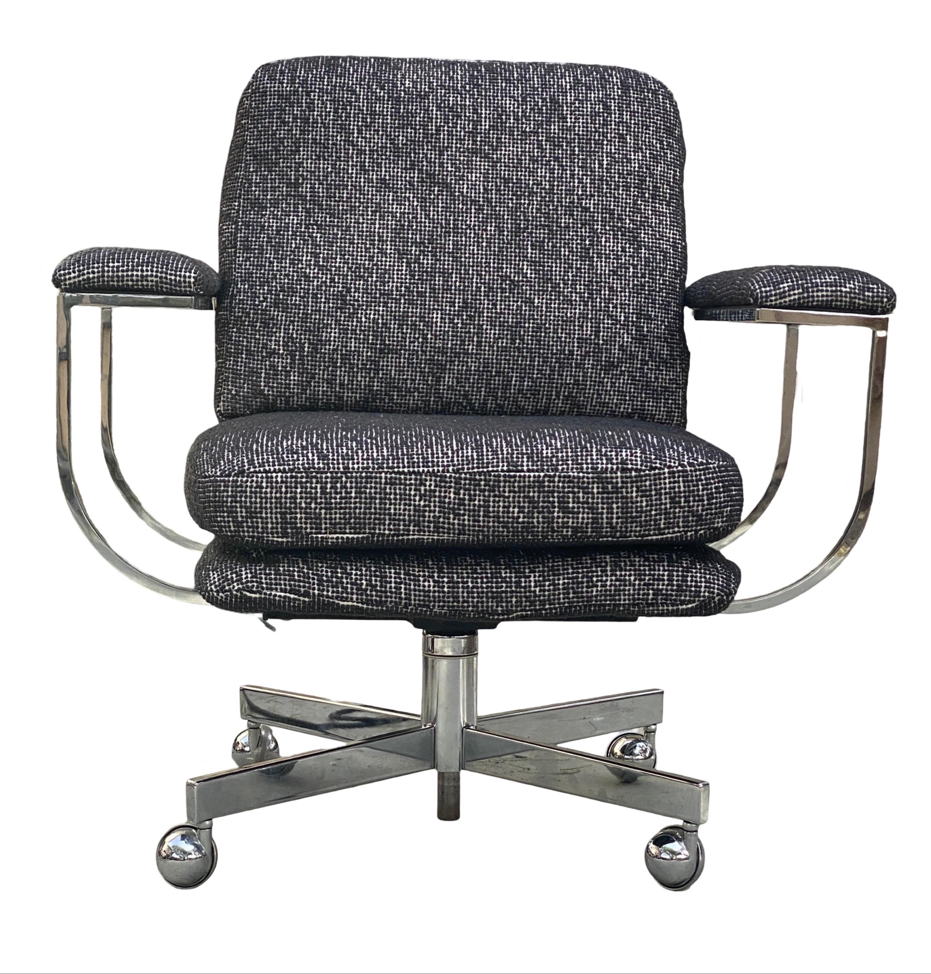 Chrome Vintage Modern Arthur Elrod Adjustable Desk Chair in Black White Italian Fabric For Sale