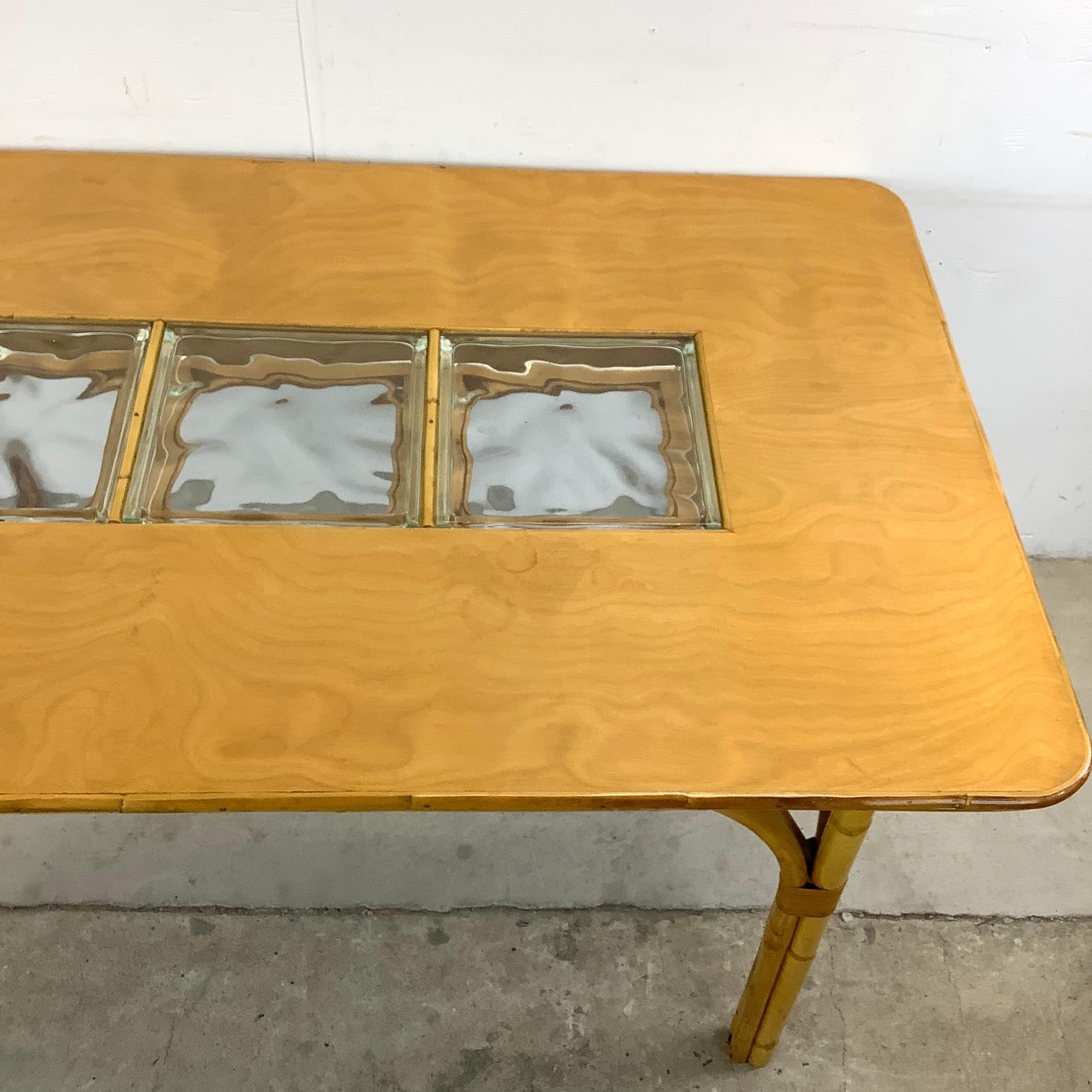 Bohème Table de salle à manger moderne vintage en bambou avec inserts en verre en vente