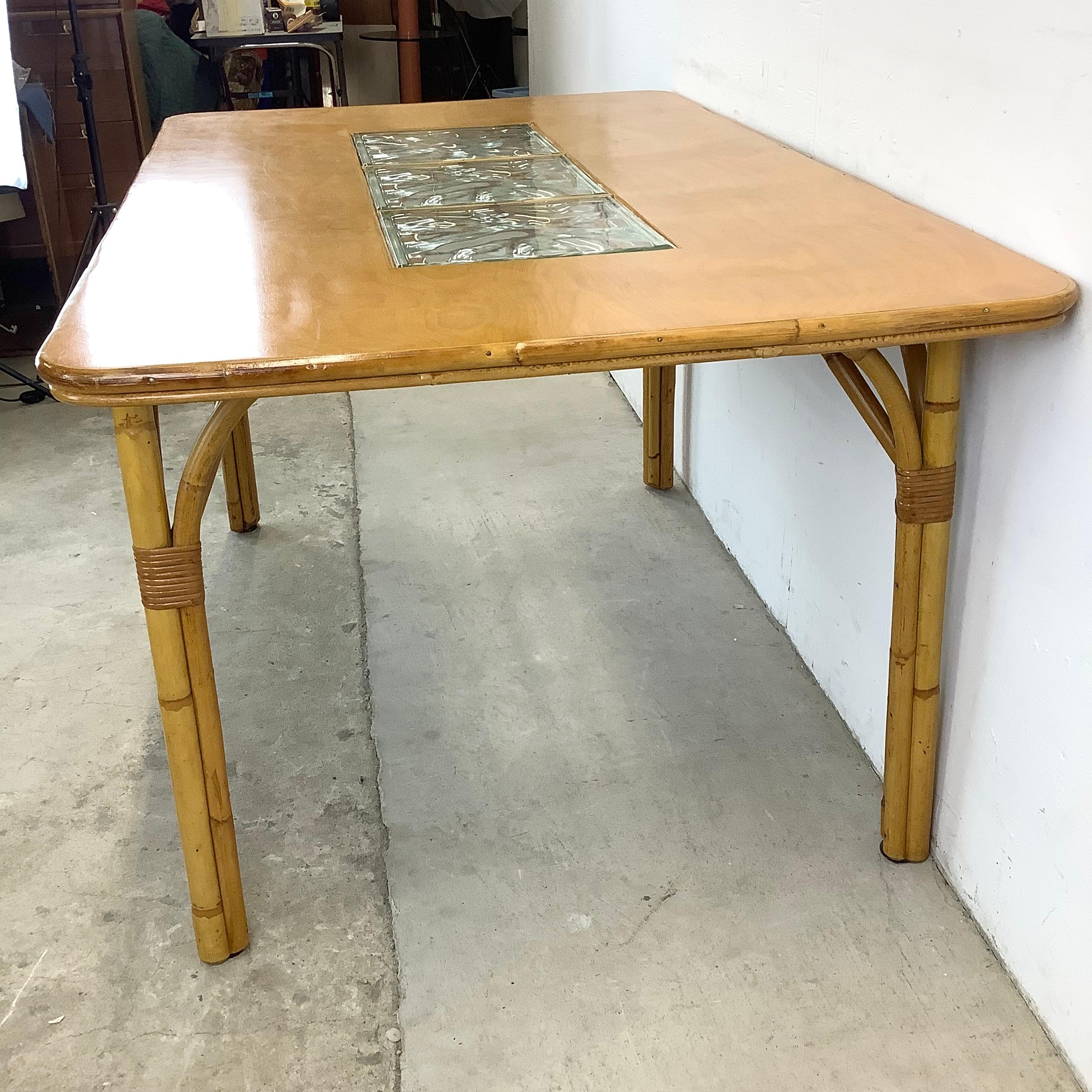 Table de salle à manger moderne vintage en bambou avec inserts en verre Bon état - En vente à Trenton, NJ