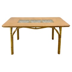 Mesa de comedor moderna vintage de bambú con inserciones de cristal