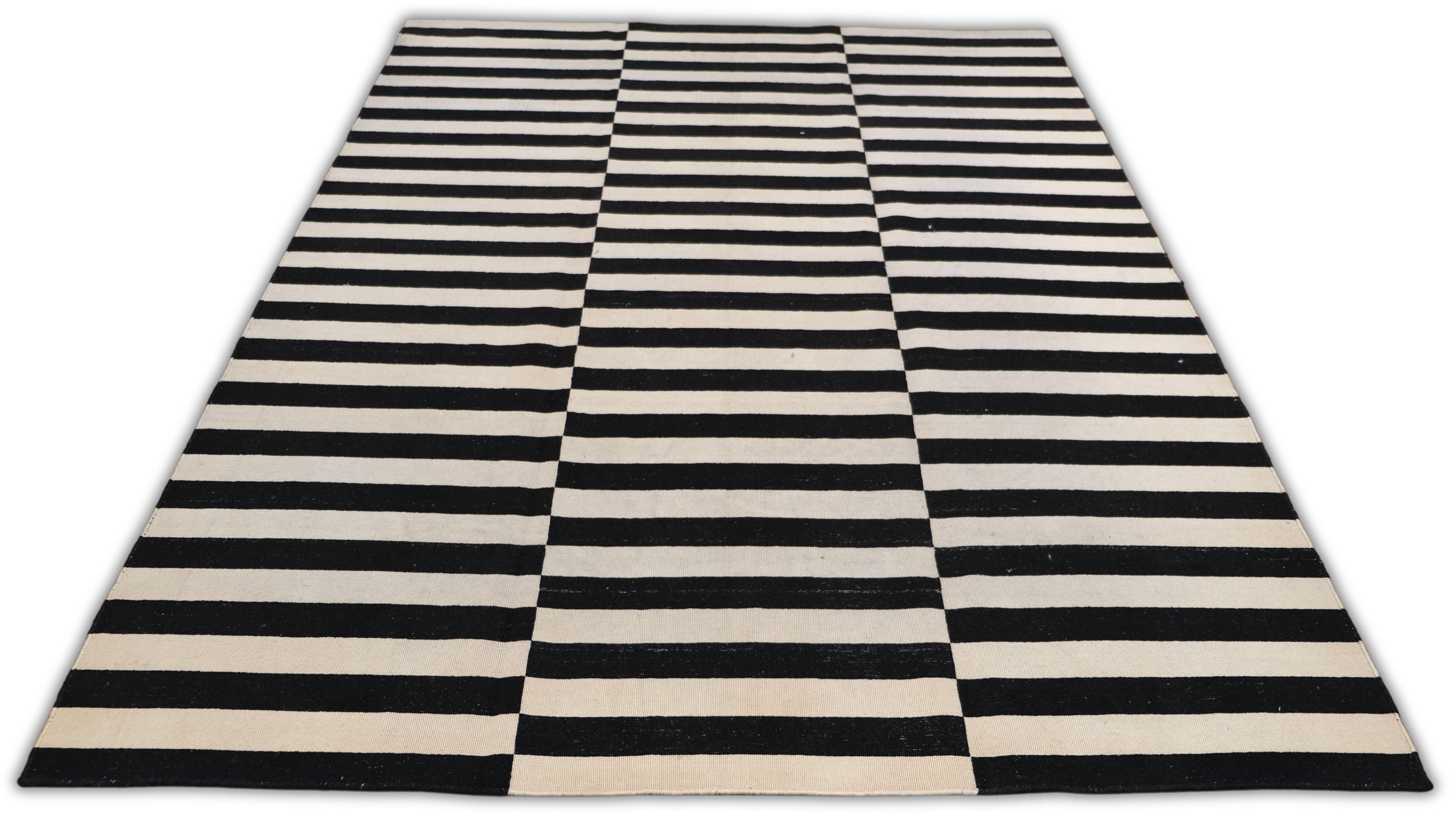 Vintage Modern Black & Beige Striped Wool Kilim 5'5''x7'6'' For Sale 5