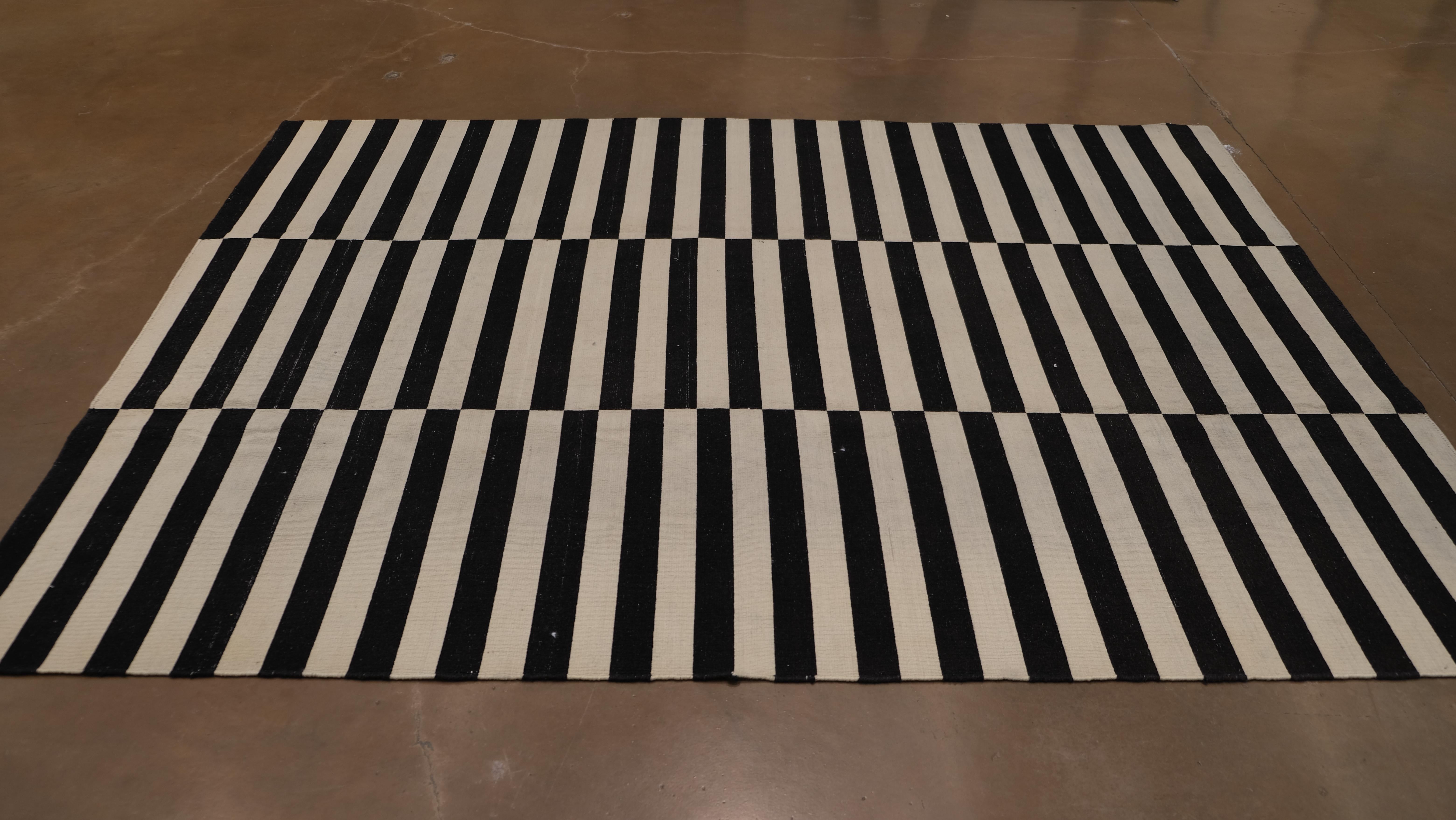 Vintage Modern Black & Beige Striped Wool Kilim 5'5''x7'6'' For Sale 1