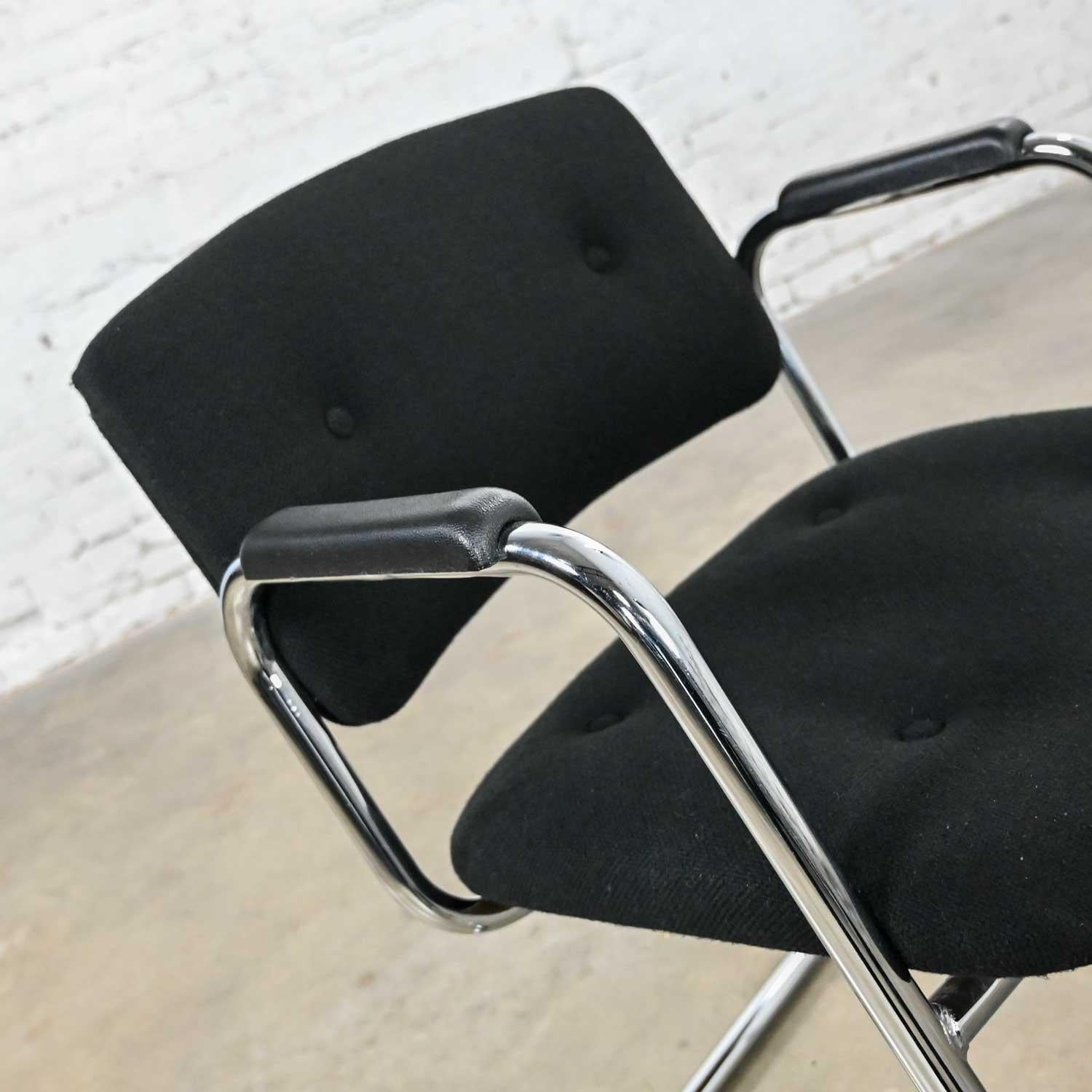 Silla voladiza vintage moderna negra y cromada de United Chair Co Estilo de acero en venta 5