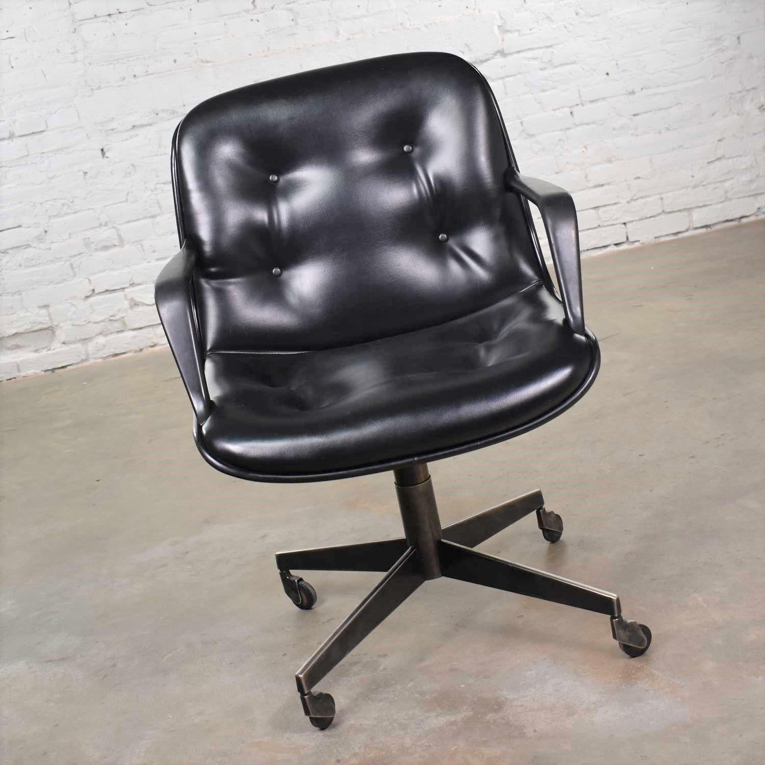 Handsome black vinyl faux leather modern Steelcase 451 office chair on casters in the style of the Charles Pollock tilt, swivel, and rolling office chair for Knoll. It is in wonderful vintage condition with no outstanding flaws only normal wear for