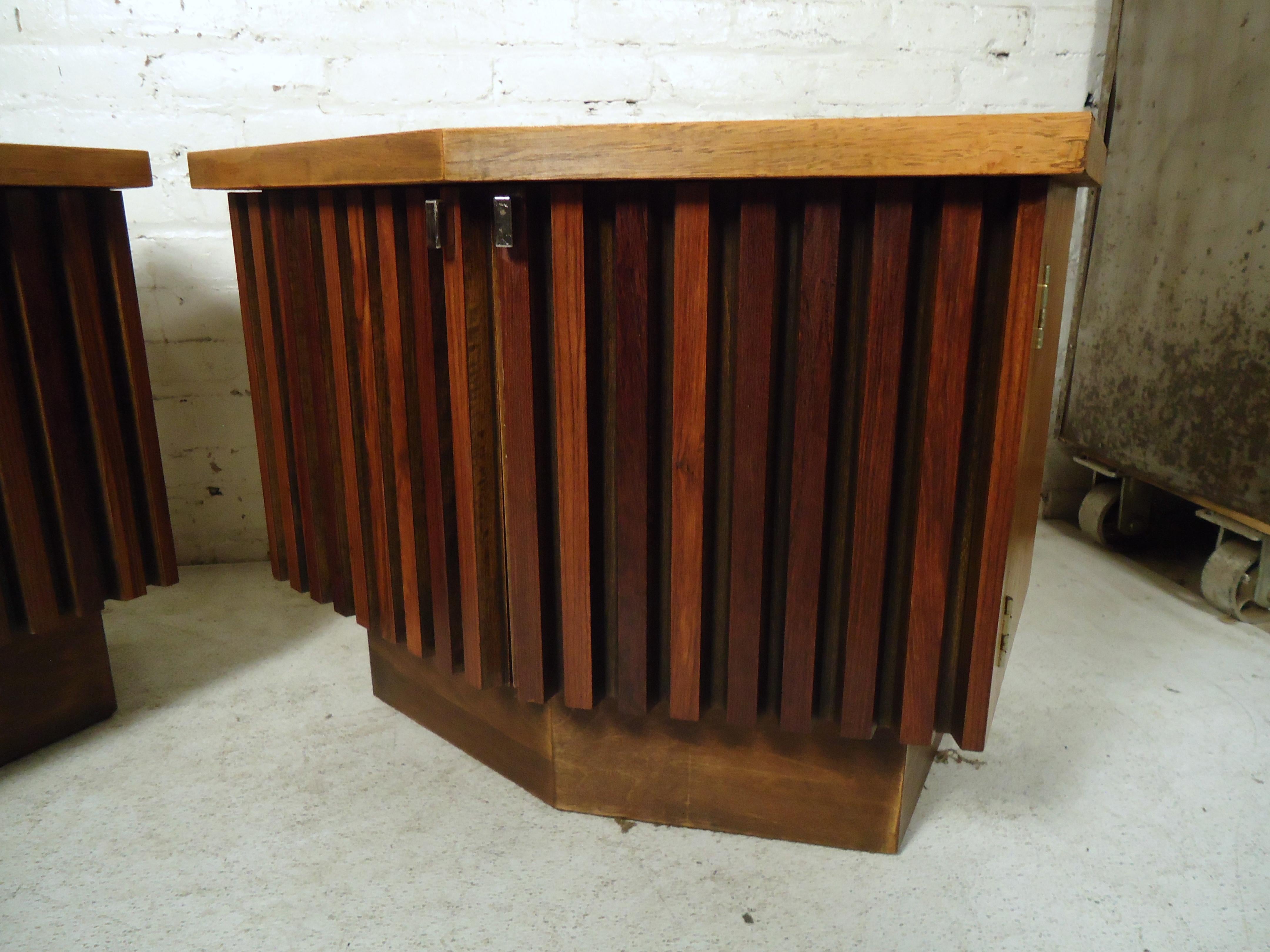 Vintage Modern Bowed Front Nightstands In Good Condition For Sale In Brooklyn, NY