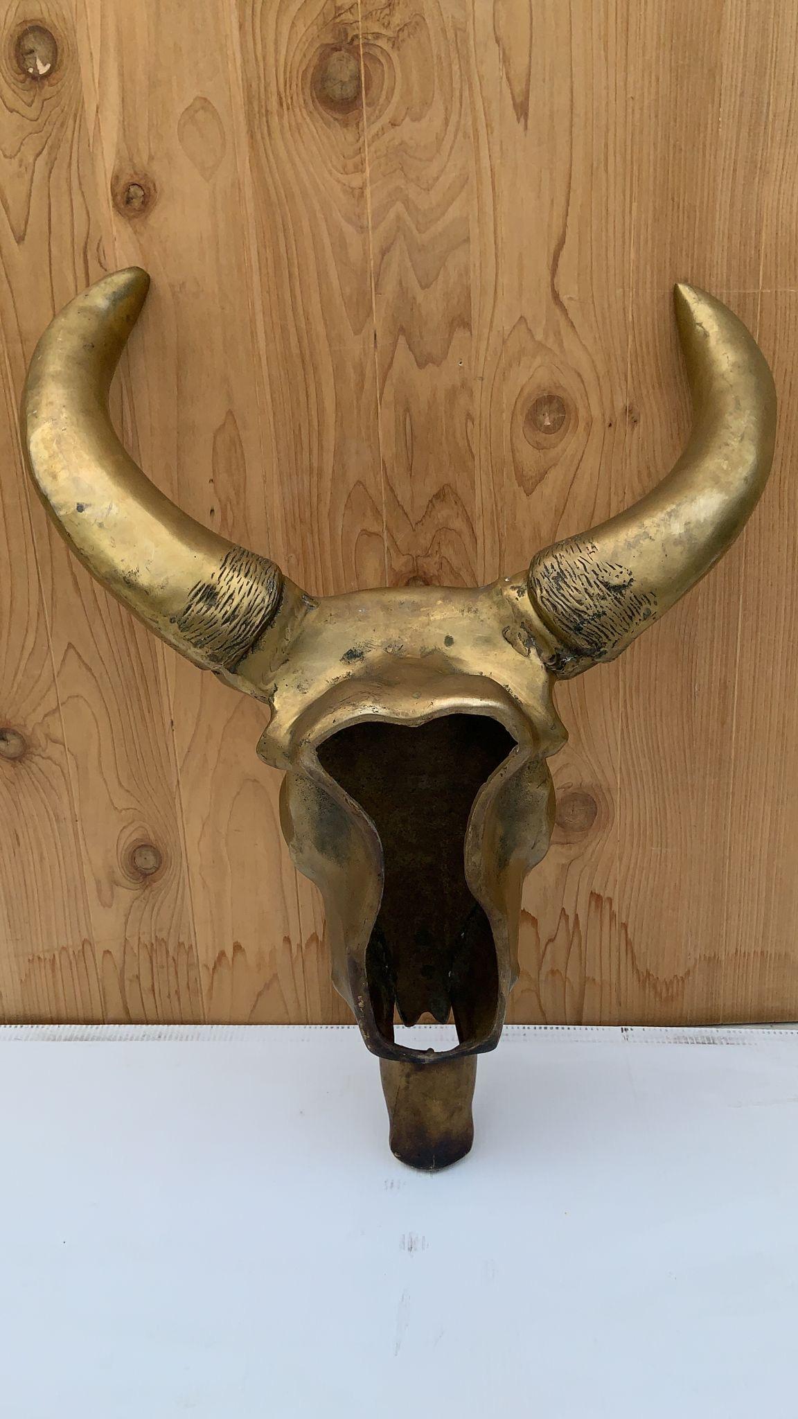 Vintage Modern Brass Cow Skull Wall Mounted Sculpture Bon état - En vente à Chicago, IL