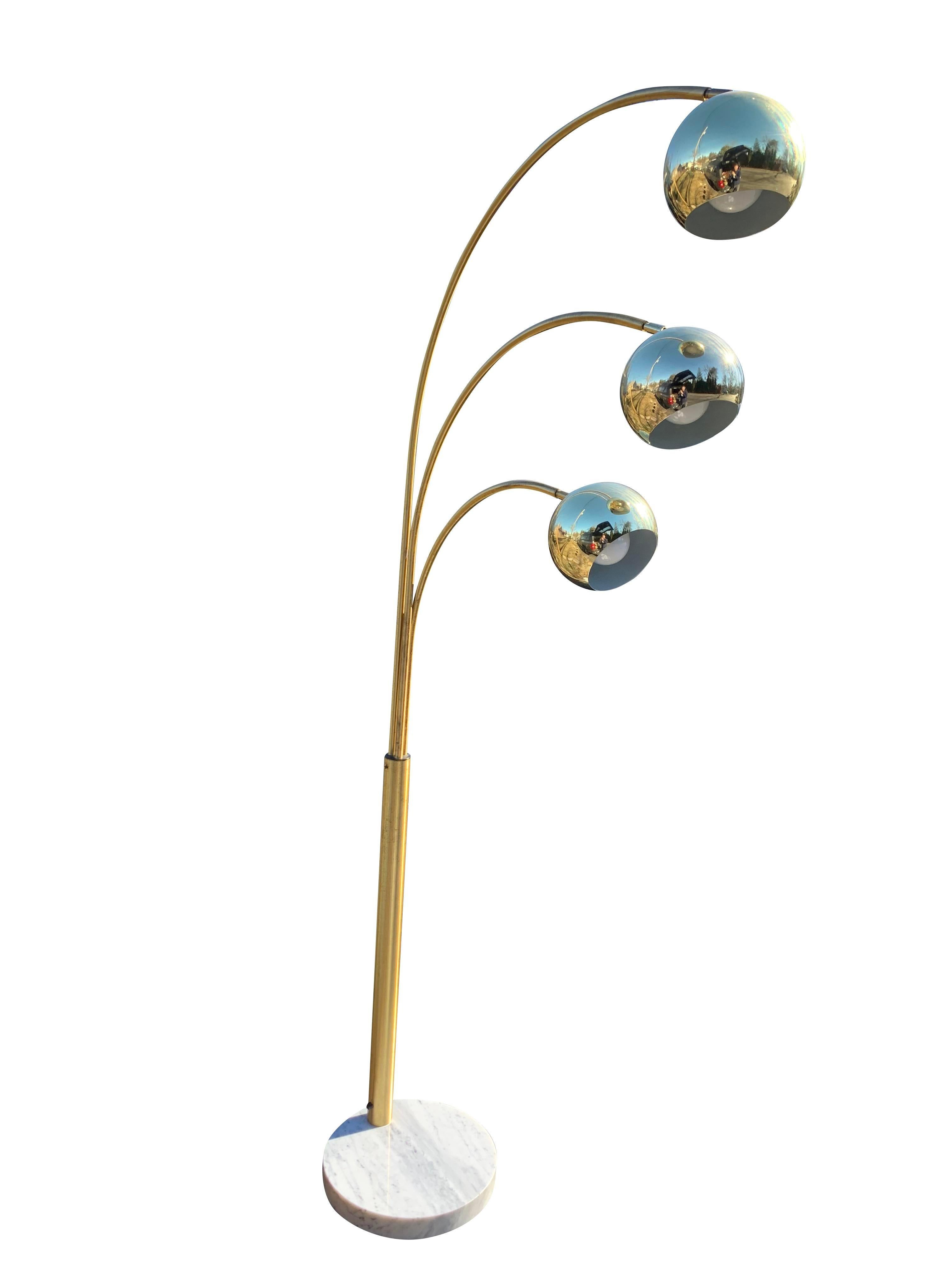 Vintage Lamp moderna da terra in ottone con base in marmo a 3 teste regolabili Italiana in vendita 4