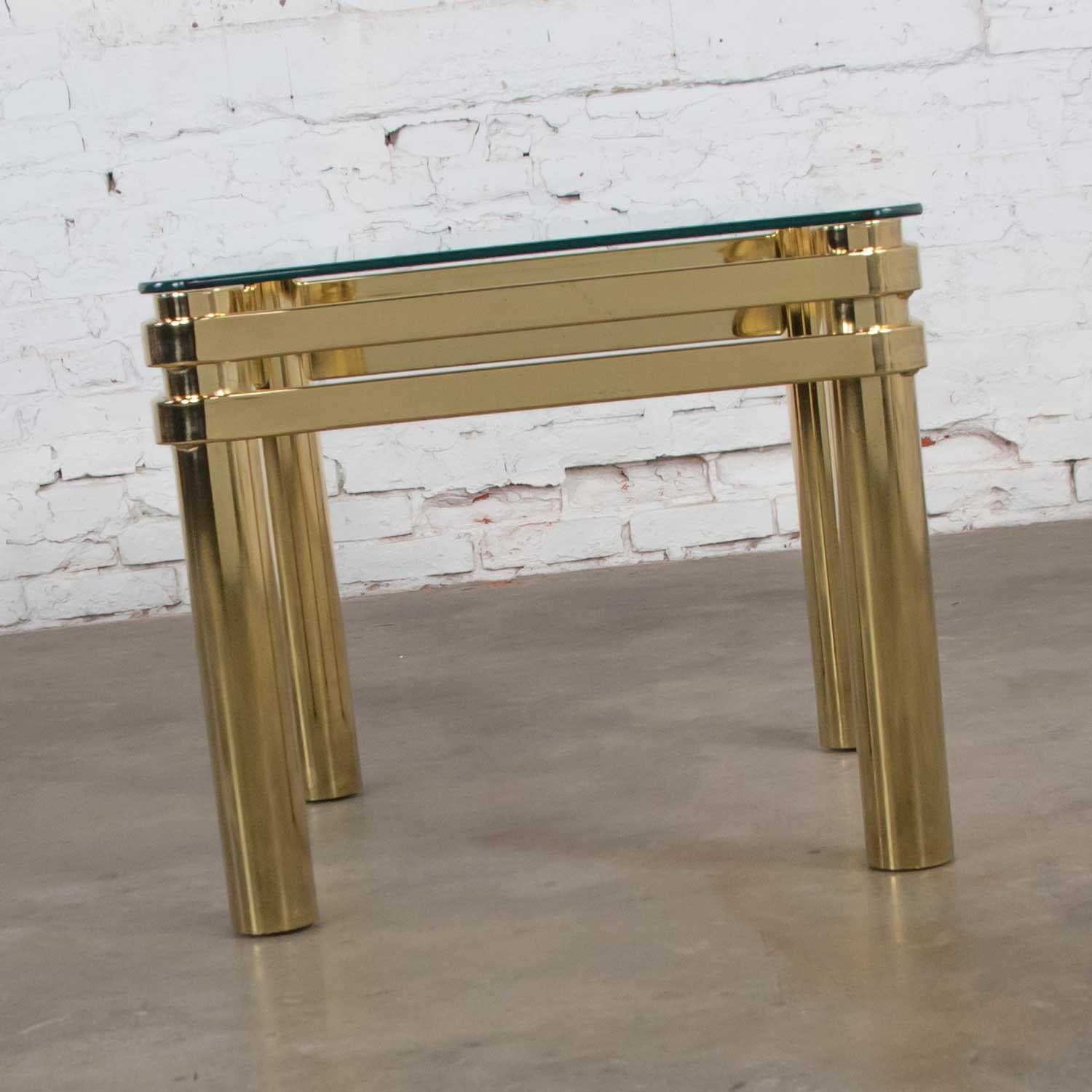 Moderner Beistelltisch aus Messing und Glas mit Glasplatte im Vintage-Stil mit Spitzen- oder Springer-Stil im Angebot 3