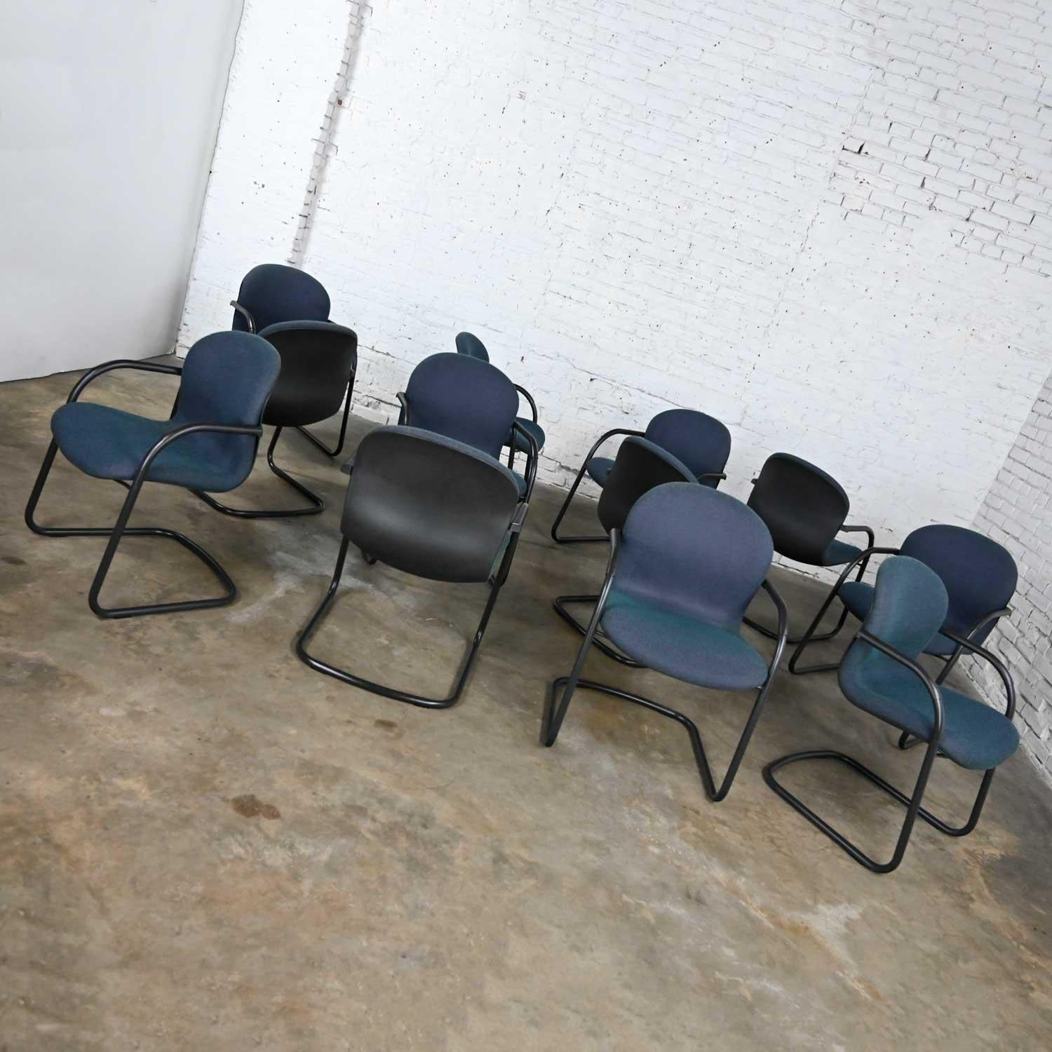 Vintage Modern Bulldog Armed Side Chairs by McCoy & Fahnstrom for Knoll Set 12 For Sale 2