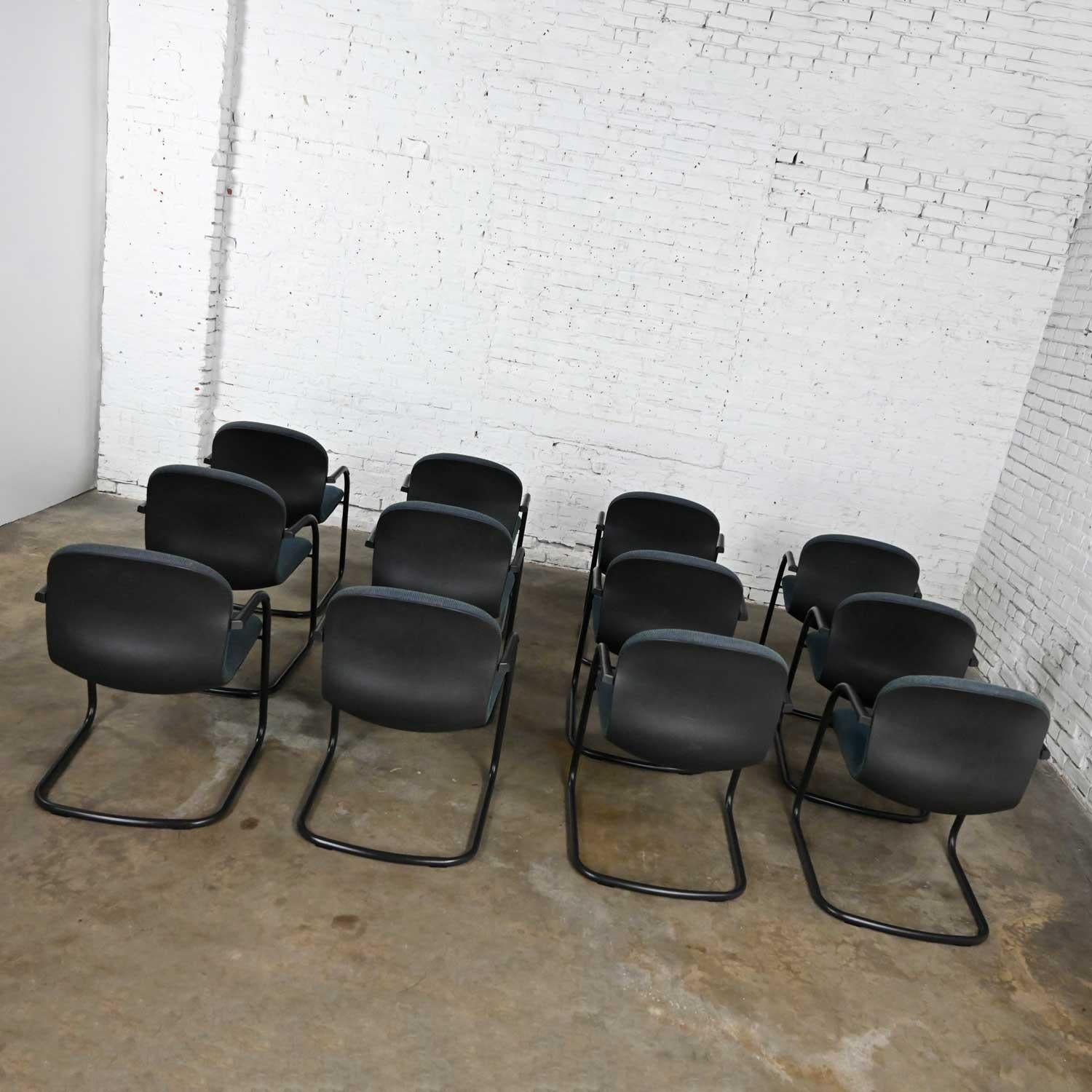 Vintage Modern Bulldog Armed Side Chairs by McCoy & Fahnstrom for Knoll Set 12 For Sale 3