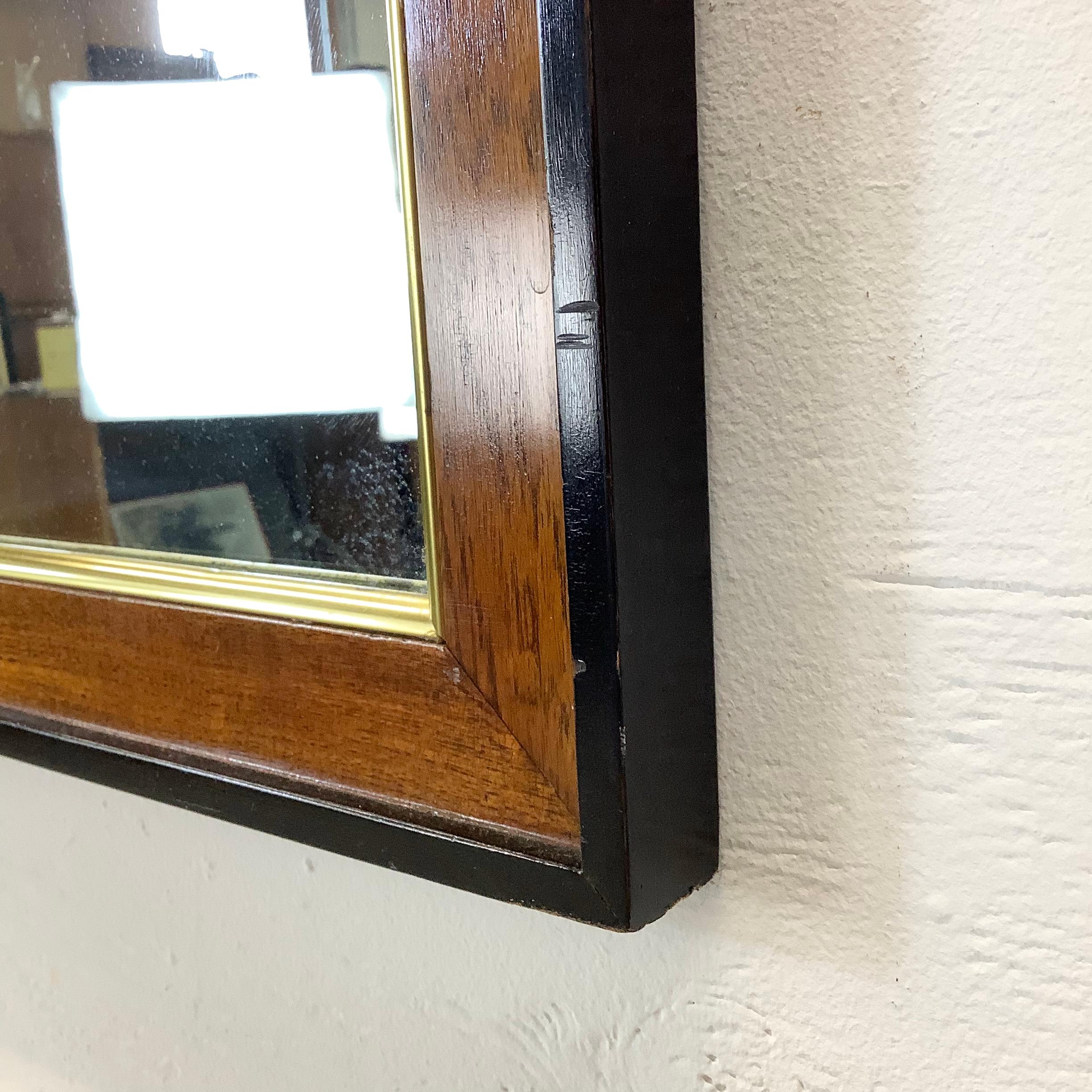 Specchio da parete moderno in legno di radica e finiture in ottone attribuito a Drexel Heritage in vendita 6