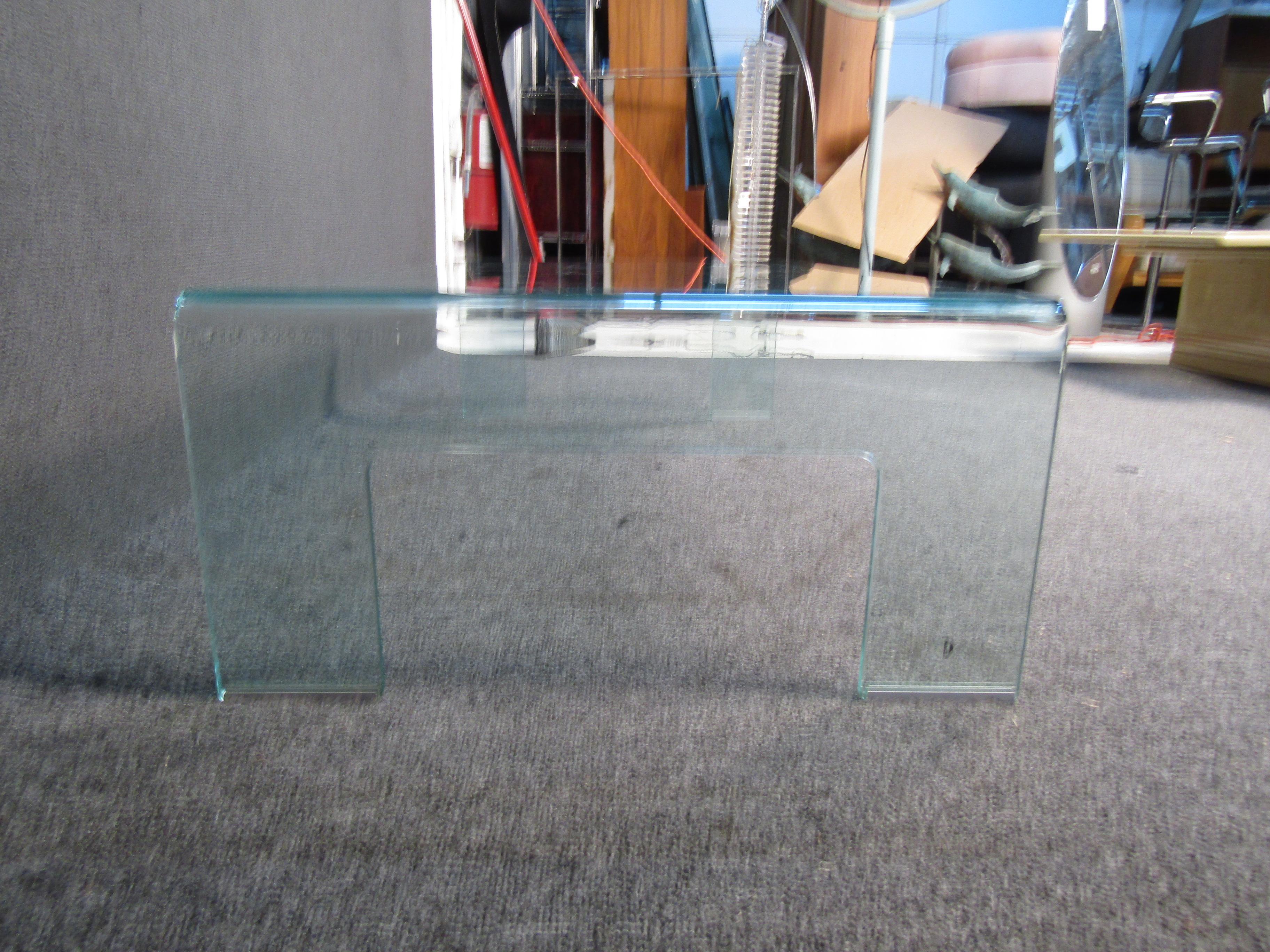 Vintage Modern Calligaris Glass Coffee Table In Good Condition In Brooklyn, NY