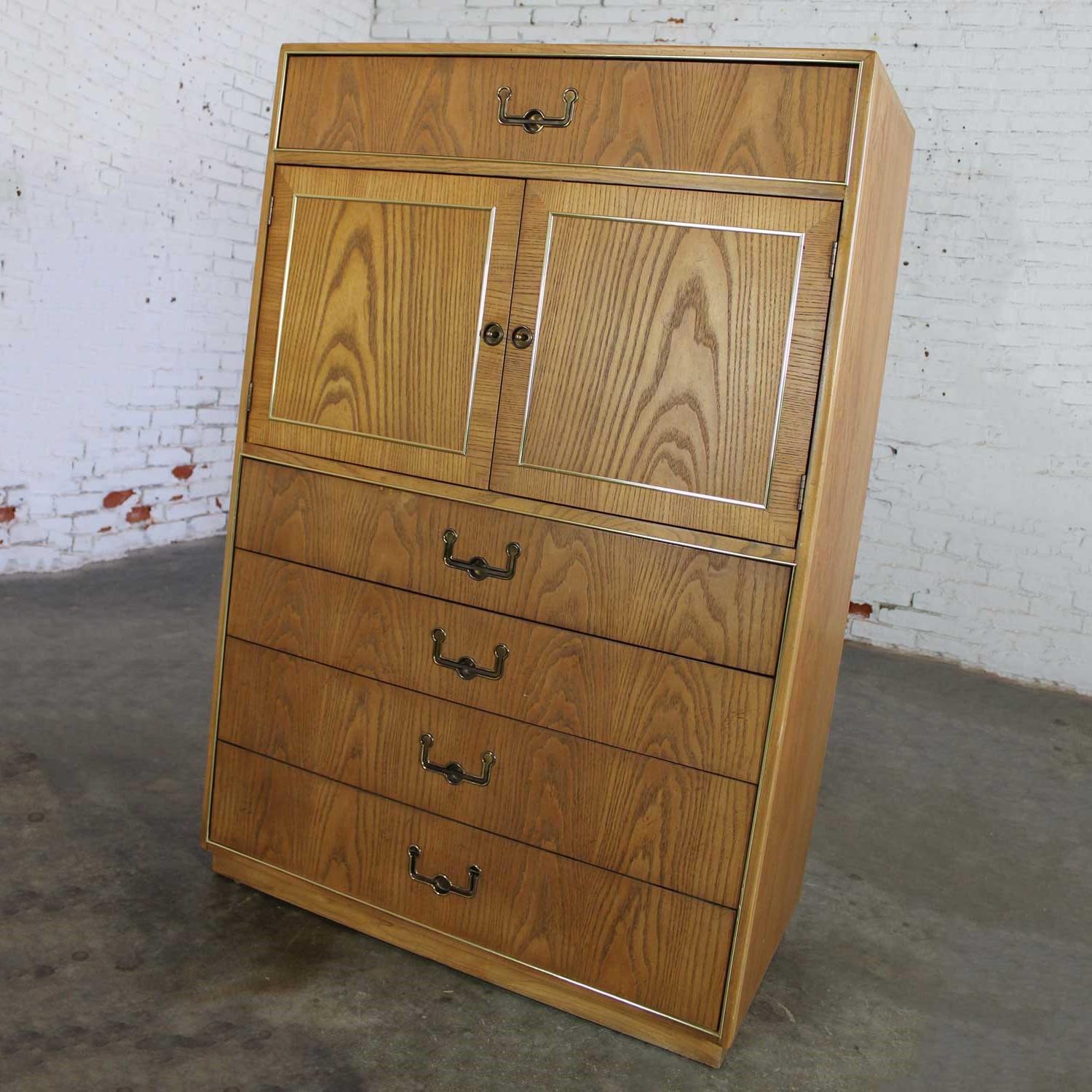 Vintage Modern Campaign Style Oak Gentlemen’s Chest by Founders Furniture In Good Condition In Topeka, KS