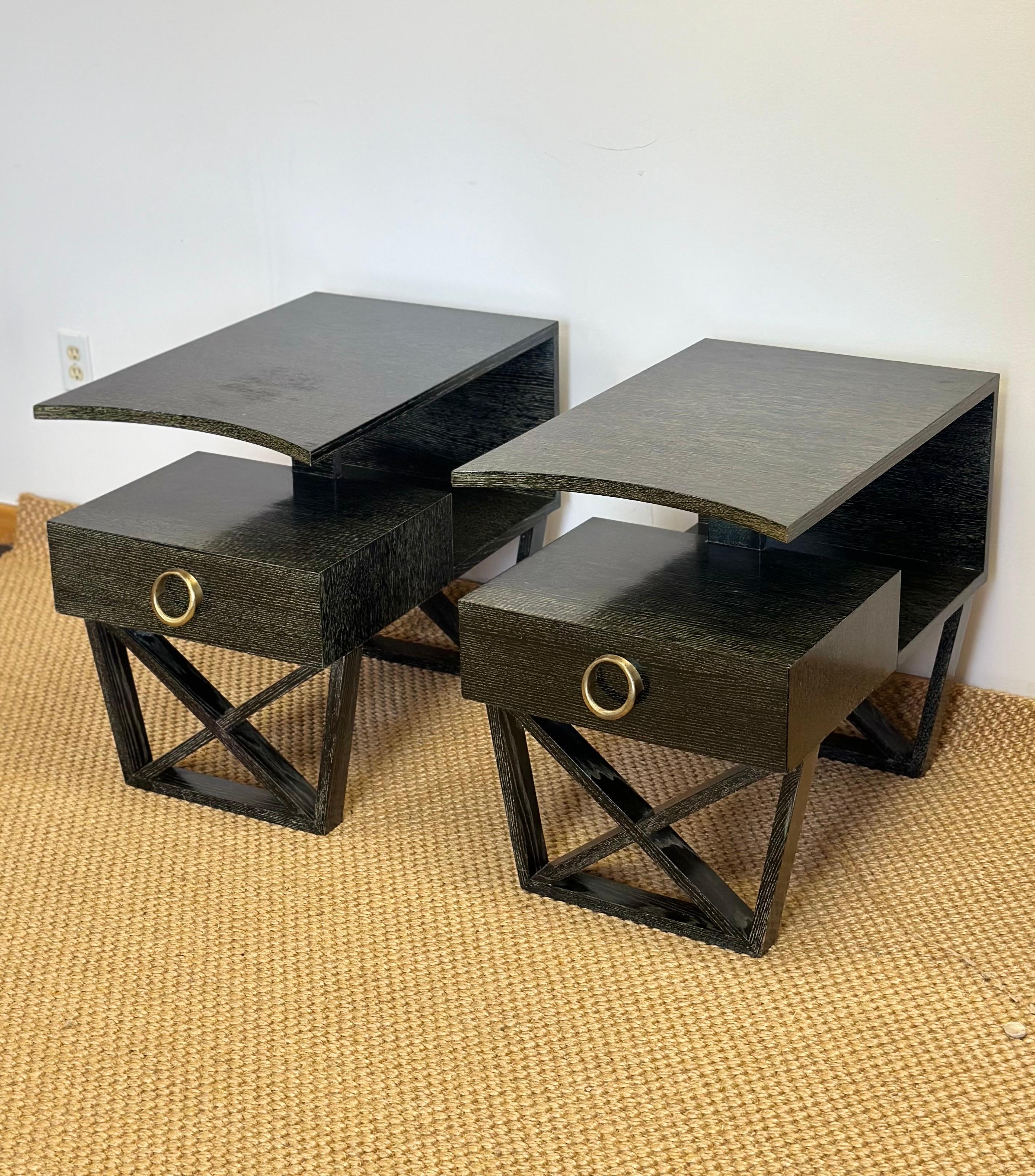 Vintage Modern Cantilever Dark Green Cerused Nightstands or Side Tables – a Pair In Good Condition For Sale In Farmington Hills, MI