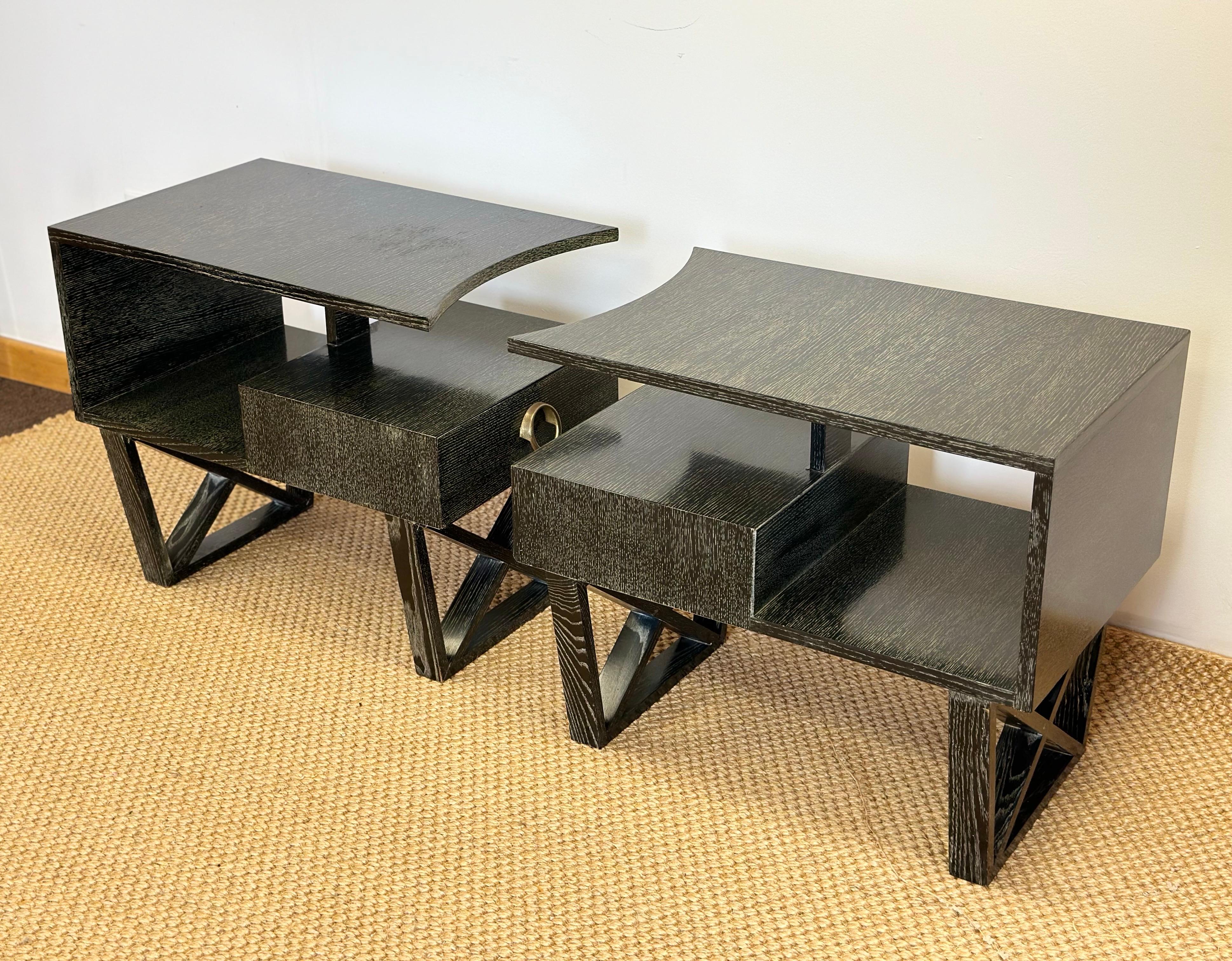 Vintage Modern Cantilever Dark Green Cerused Nightstands or Side Tables – a Pair For Sale 1