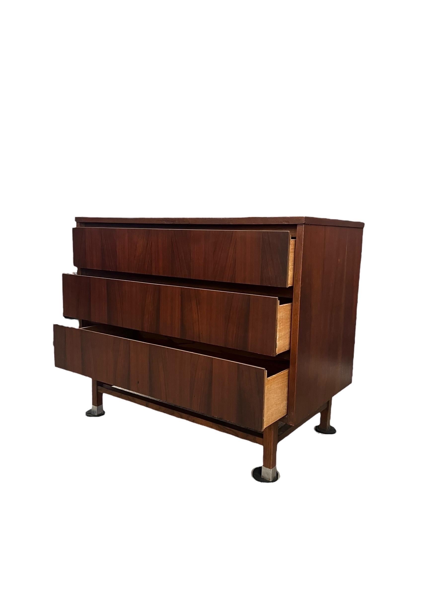 Vintage Mid Century Modern Dovetailed 3 Drawer Dresser by Stanley In Good Condition For Sale In Seattle, WA