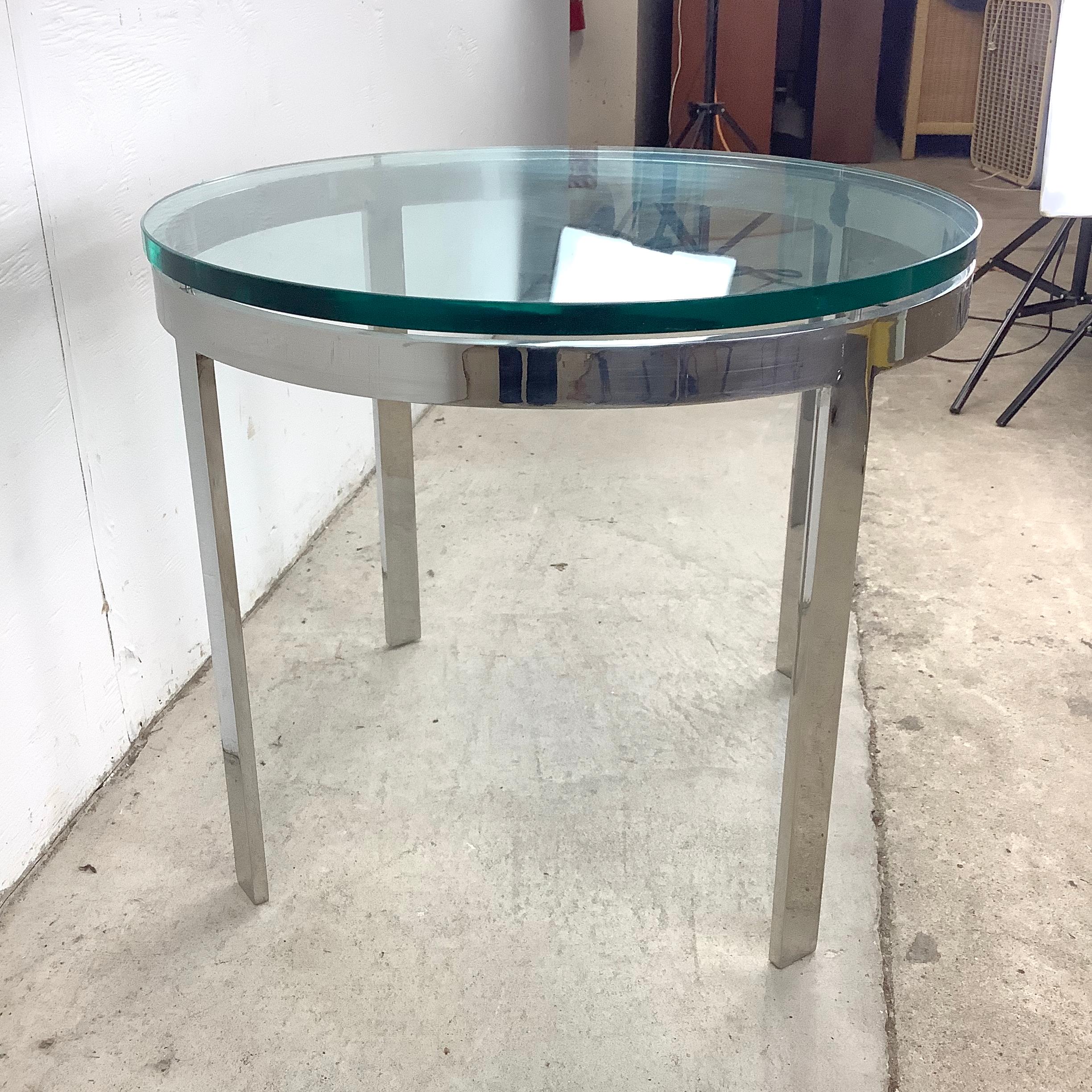 20ième siècle Table d'appoint vintage moderne en chrome et verre Attr. Nicos Zographos en vente