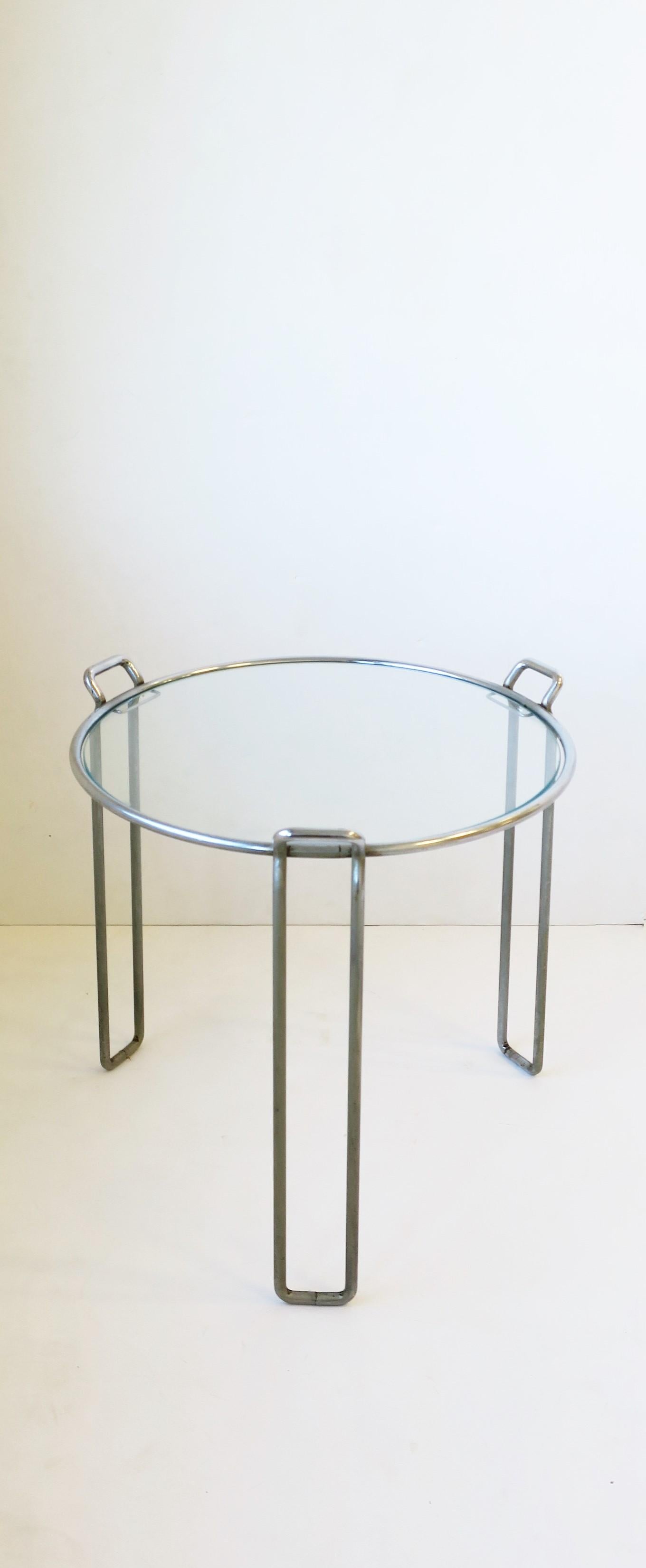 A vintage Modern or Mid-Century Modern period side or drinks table with chrome-plated frame and circular glass top, circa 1960s. In the style of Italian designer Saporiti. Dimensions: 15