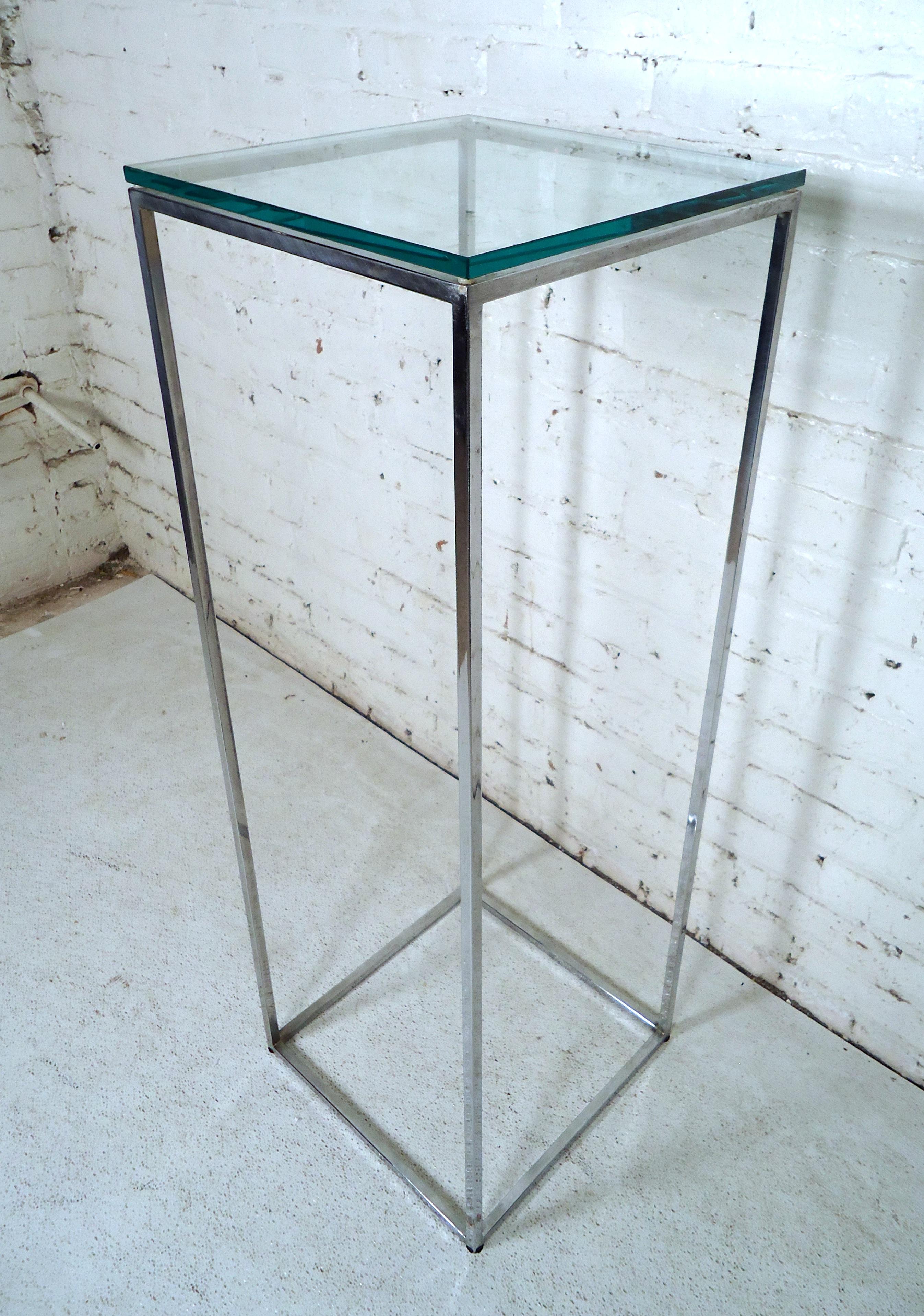 Vintage Modern Chrome Pedestal In Good Condition In Brooklyn, NY