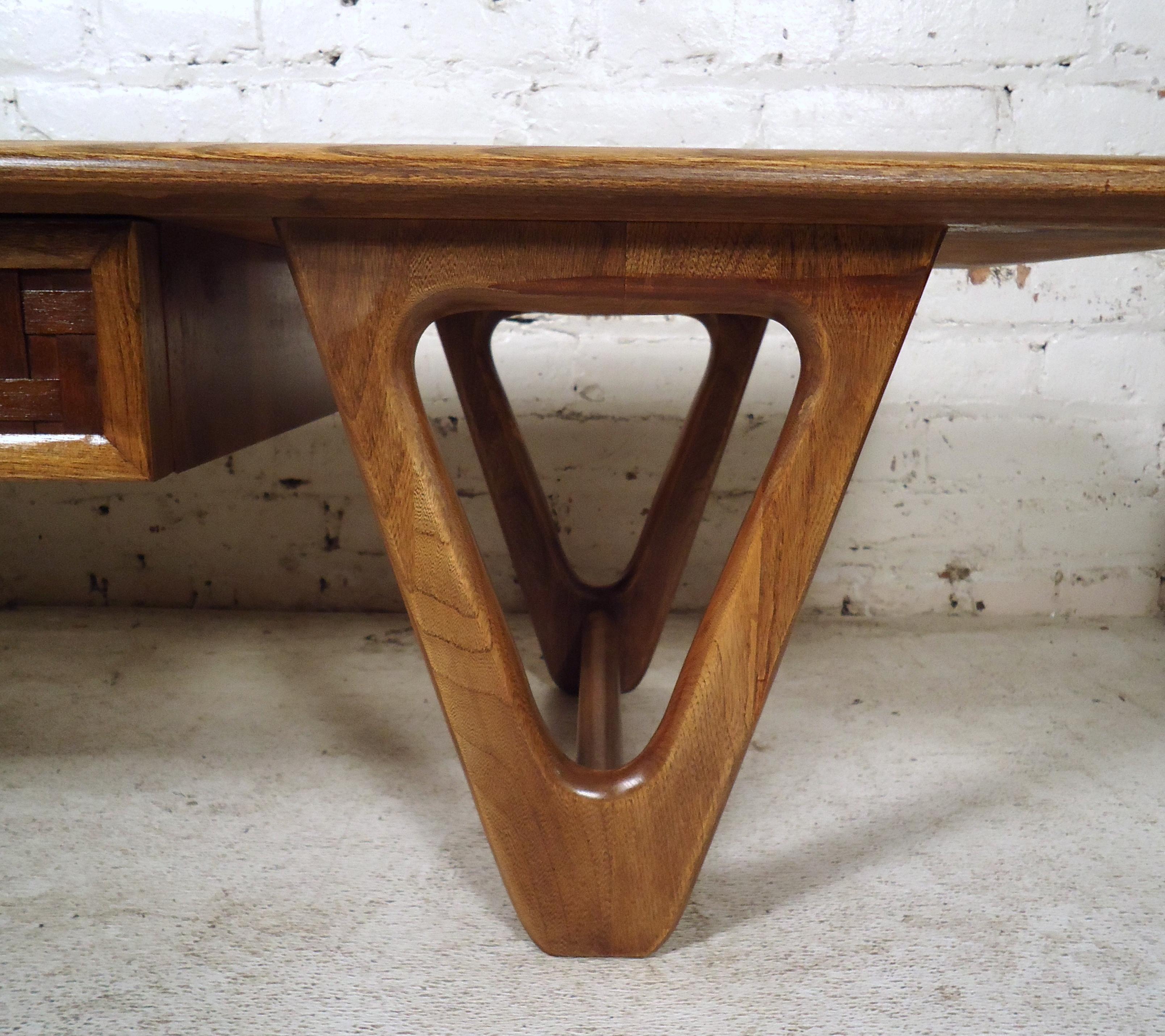Vintage Modern Coffee Table by Lane For Sale 1
