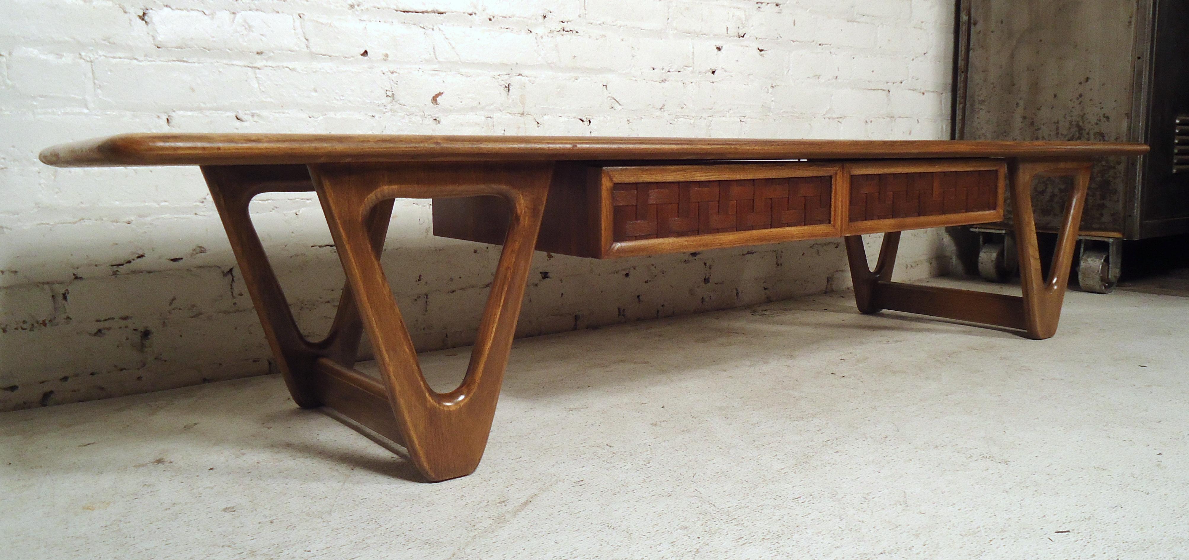 Vintage Modern Coffee Table by Lane In Good Condition For Sale In Brooklyn, NY