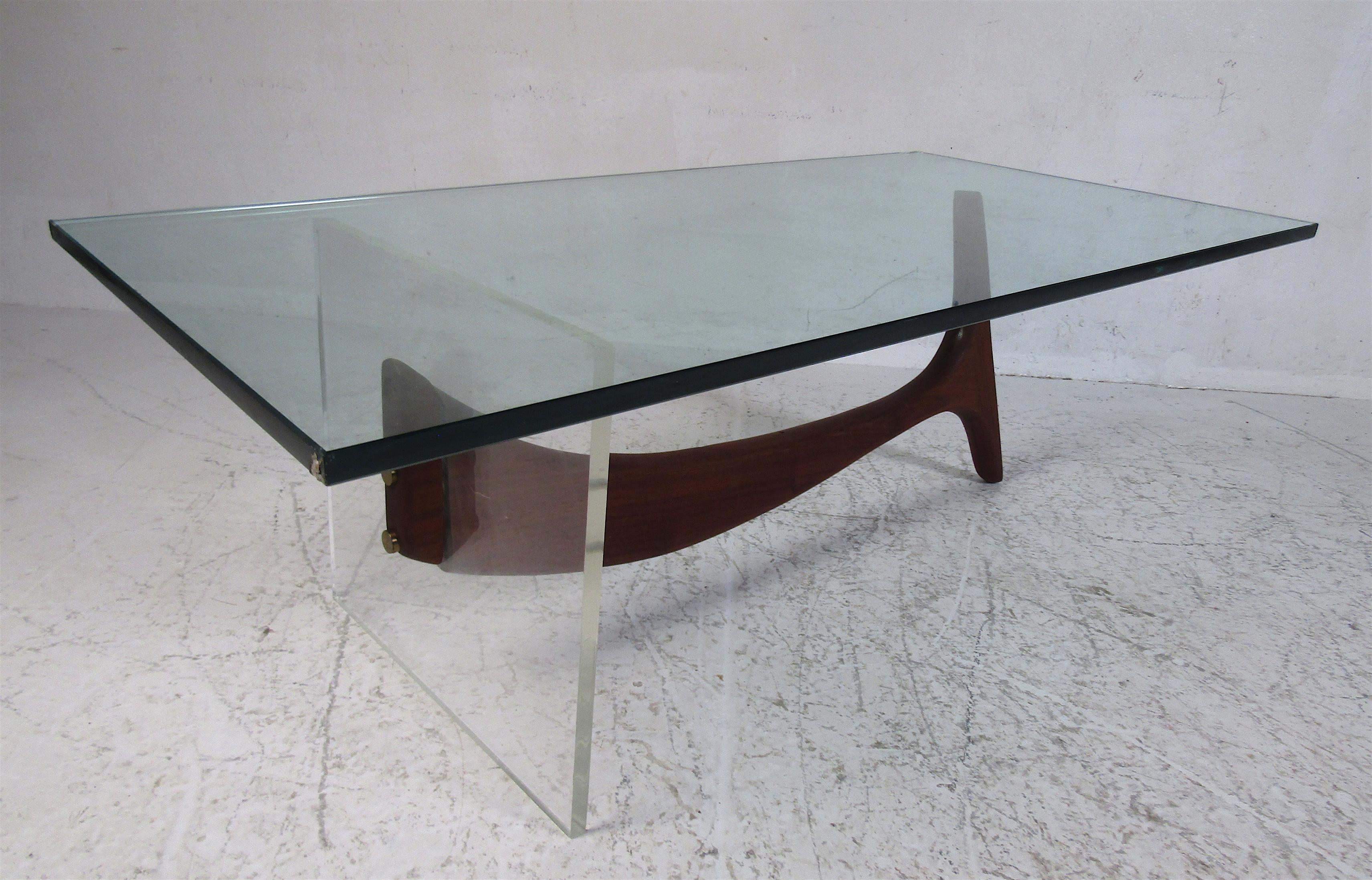 Mid-Century Modern Vintage Modern Coffee Table For Sale