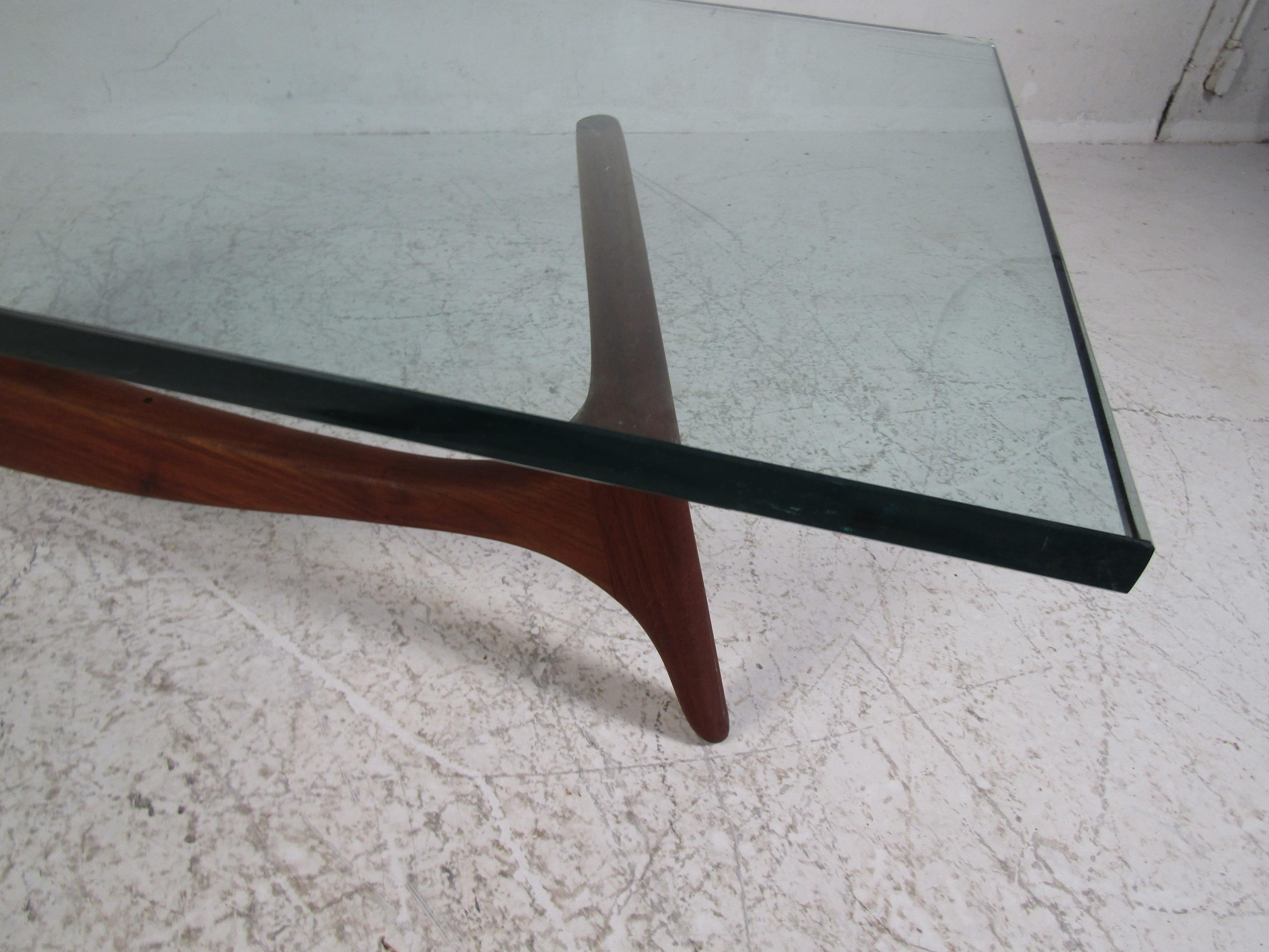Vintage Modern Coffee Table In Good Condition For Sale In Brooklyn, NY