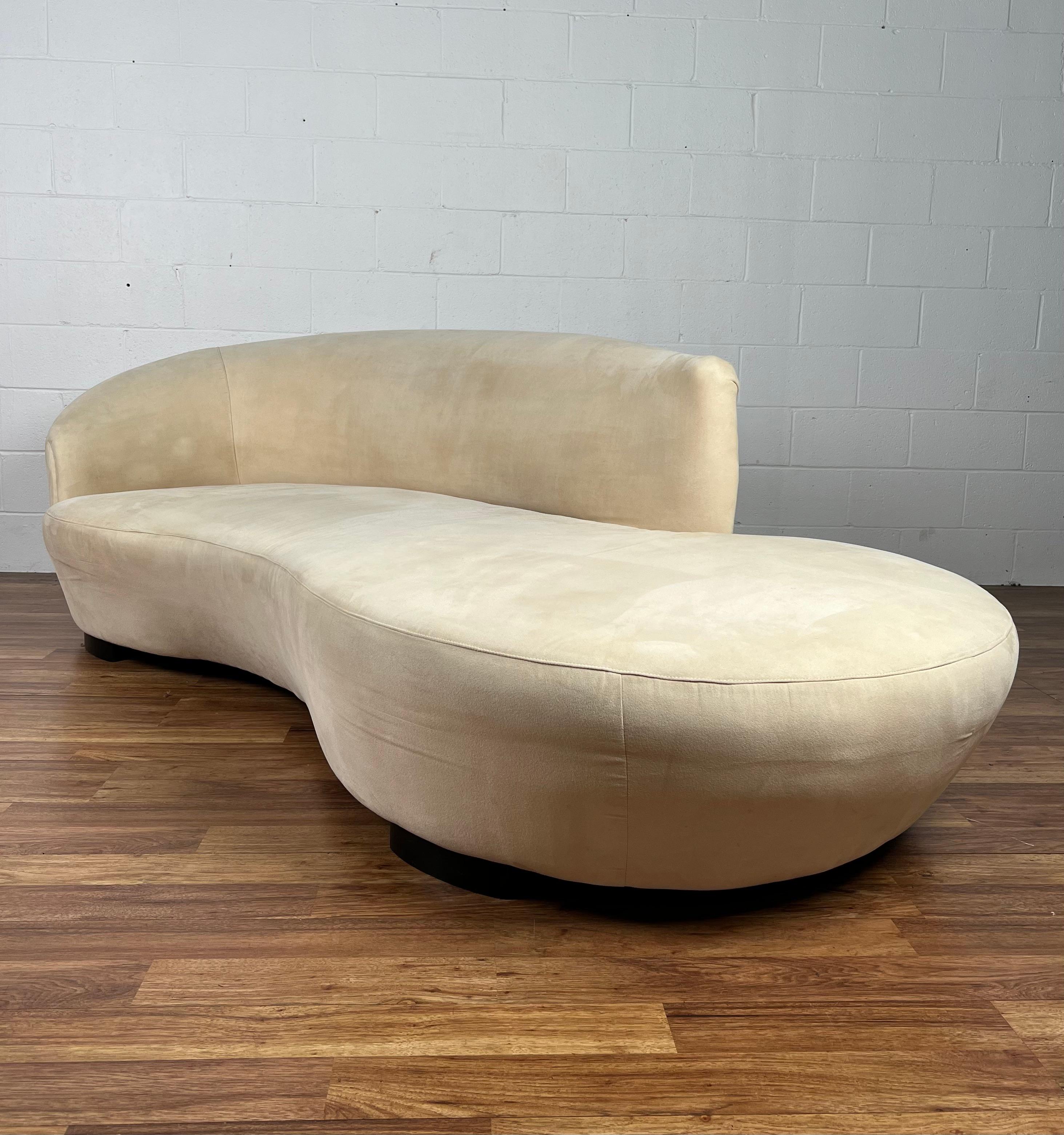 Vintage Modern Contemporary Curved Serpentine Sofa In Good Condition In Philadelphia, PA