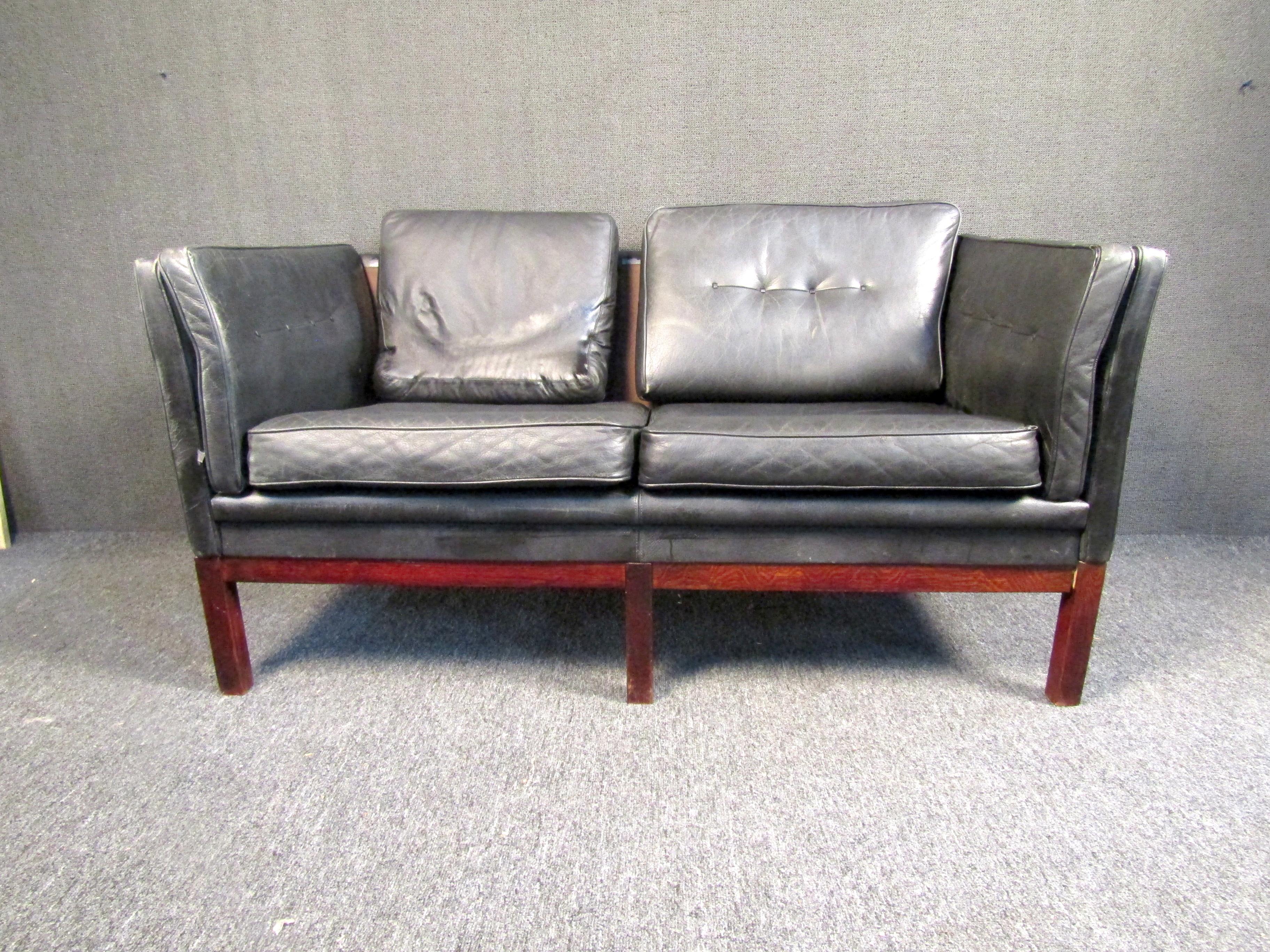 Mid-Century Modern sofa by skippers furniture features mismatch black tufted cushions, rich rosewood grain frame. This sofa would make a great addition to any home or office.

Please confirm item location (NY or NJ).
