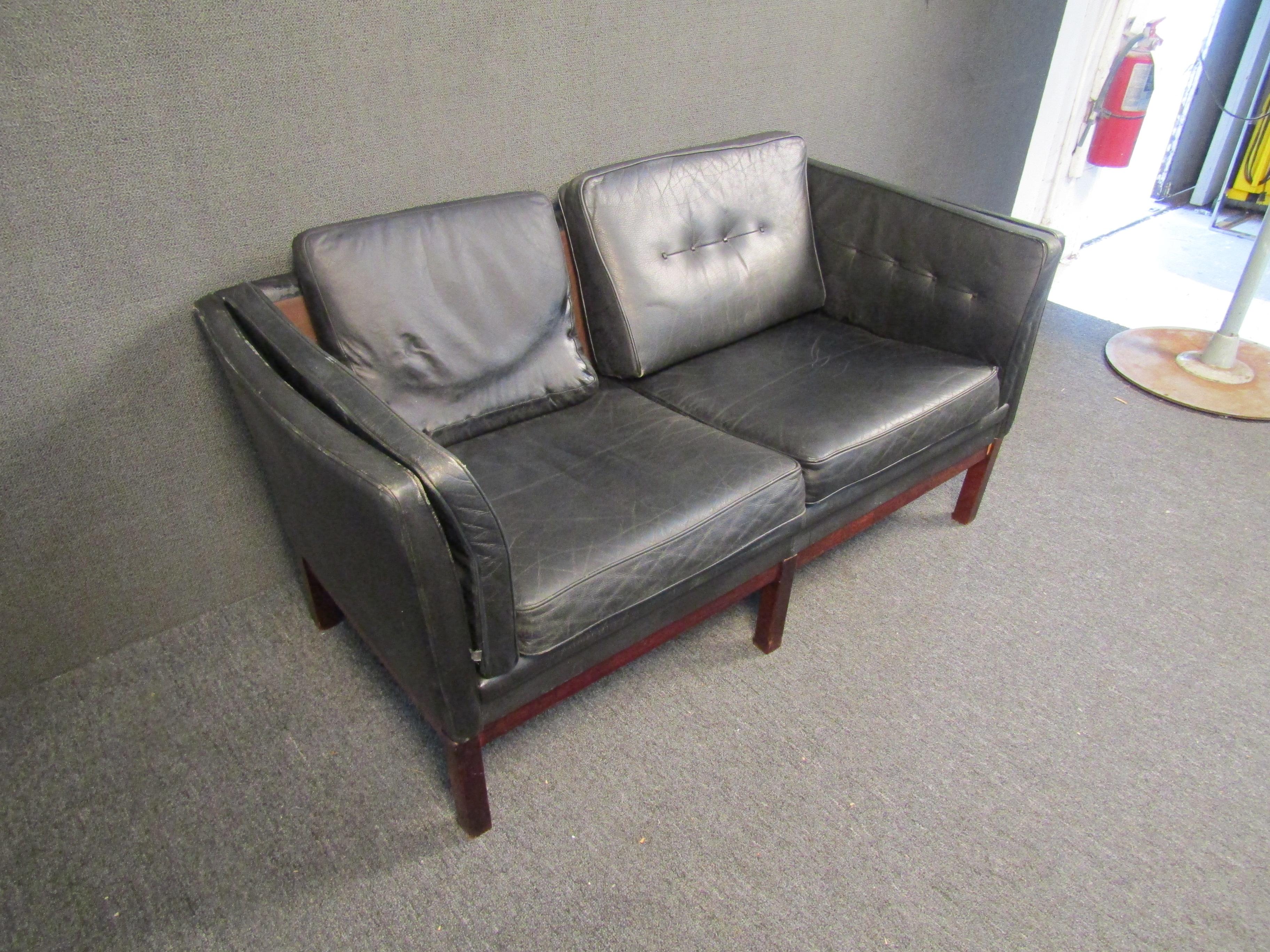 Mid-20th Century Vintage Modern Danish Couch by Skippers Furniture For Sale