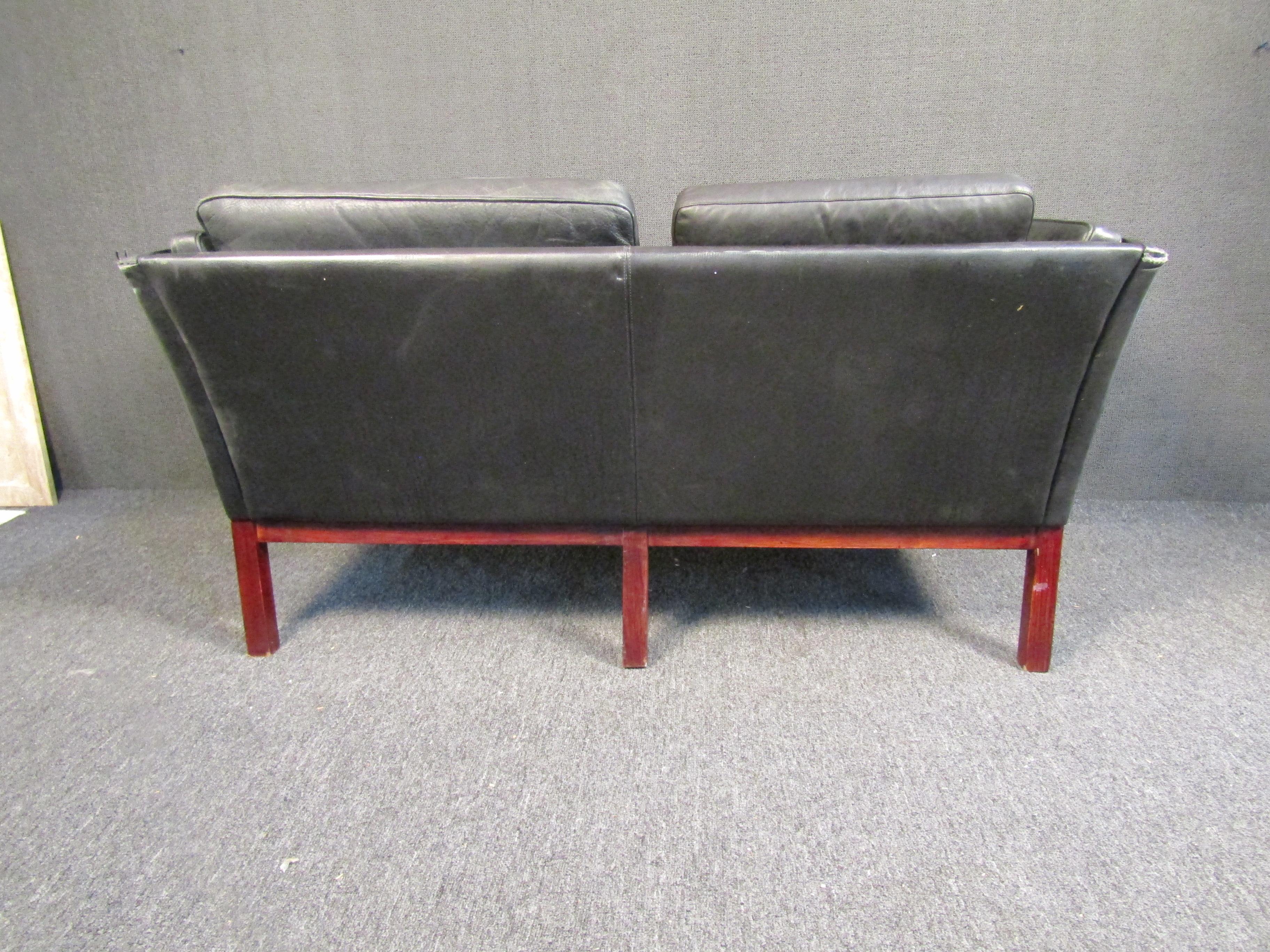 Vintage Modern Danish Couch by Skippers Furniture For Sale 2