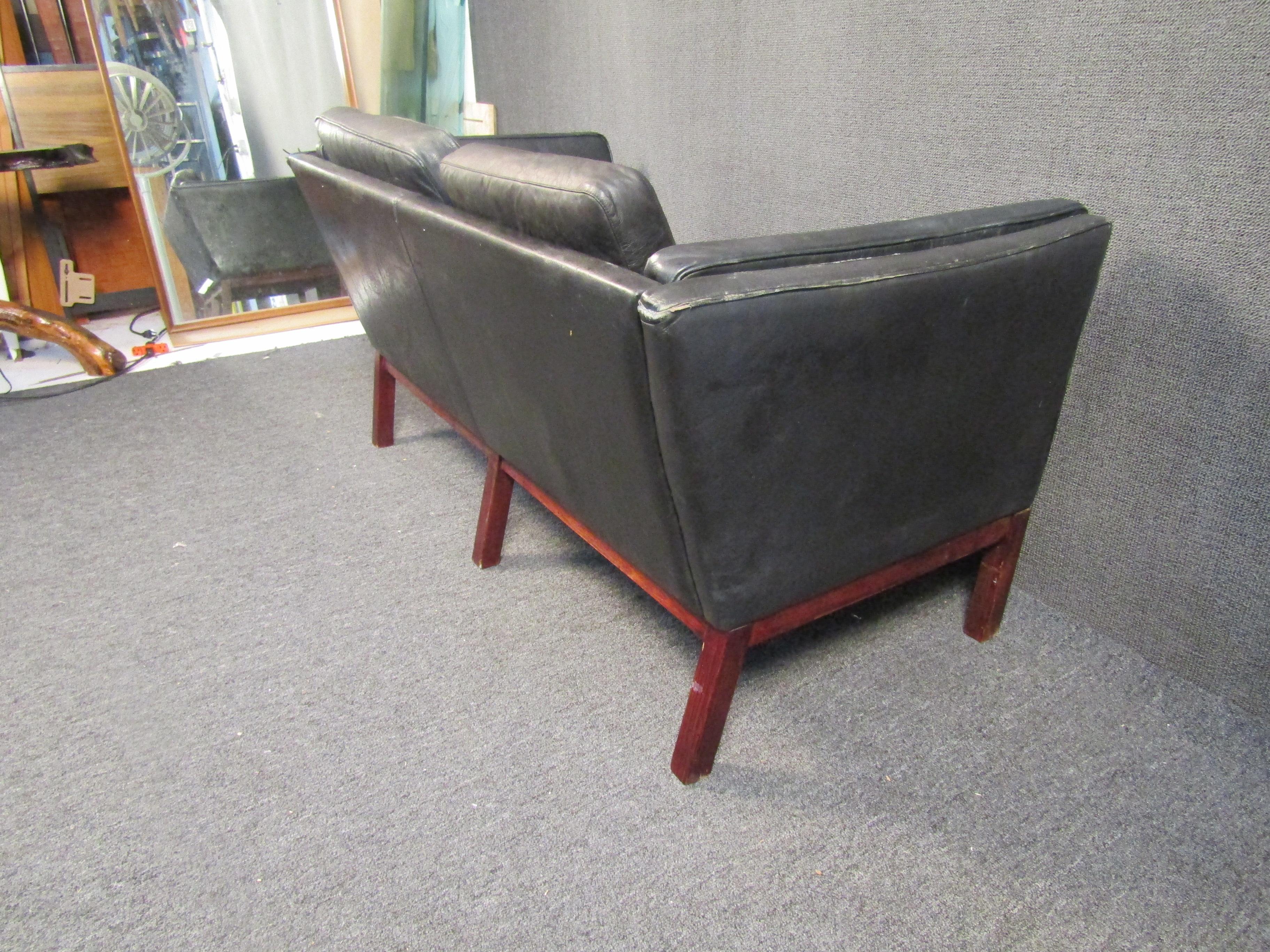 Vintage Modern Danish Couch by Skippers Furniture For Sale 3