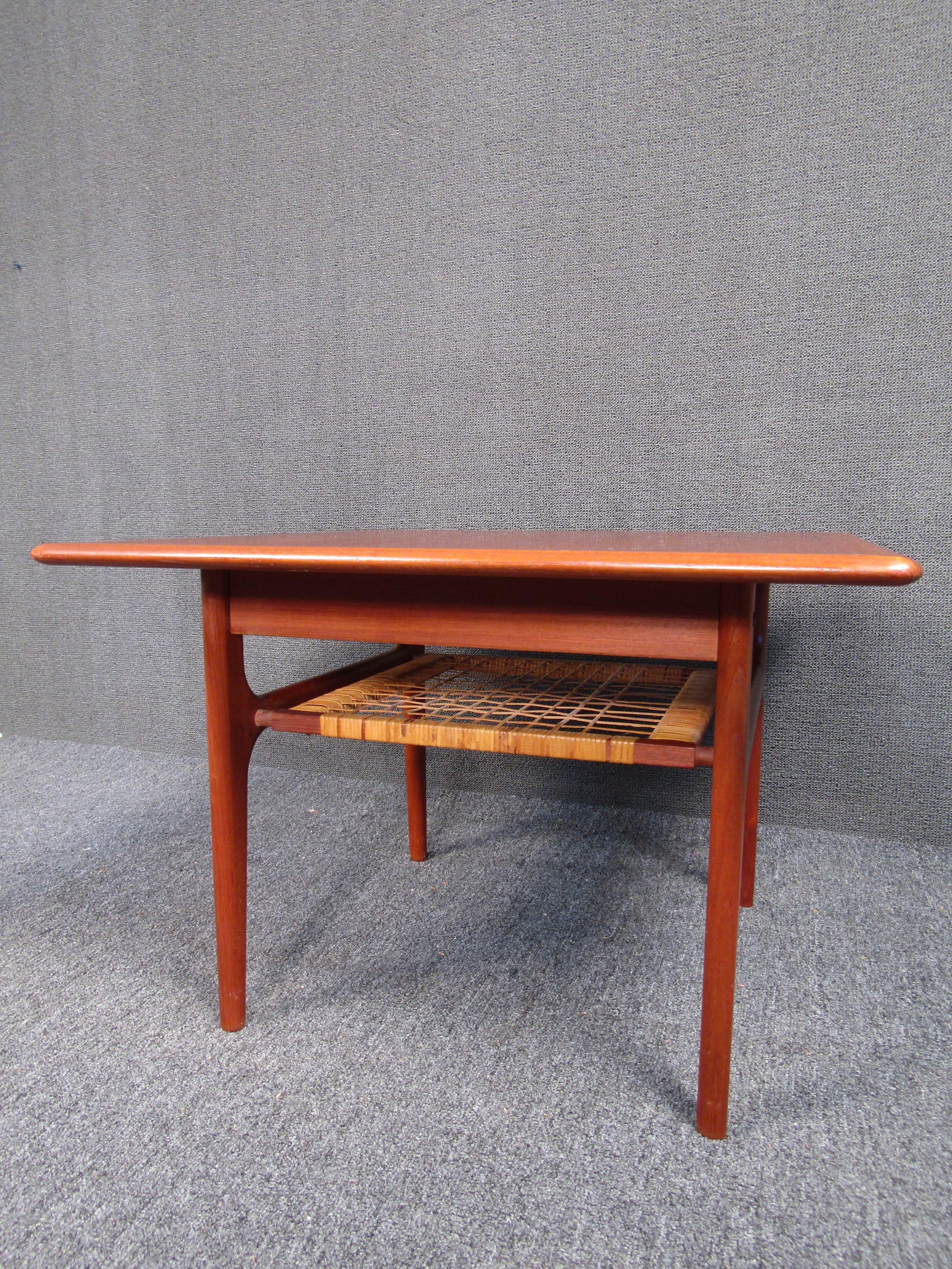 Mid-Century Modern Table d'extrémité danoise moderne vintage  en vente