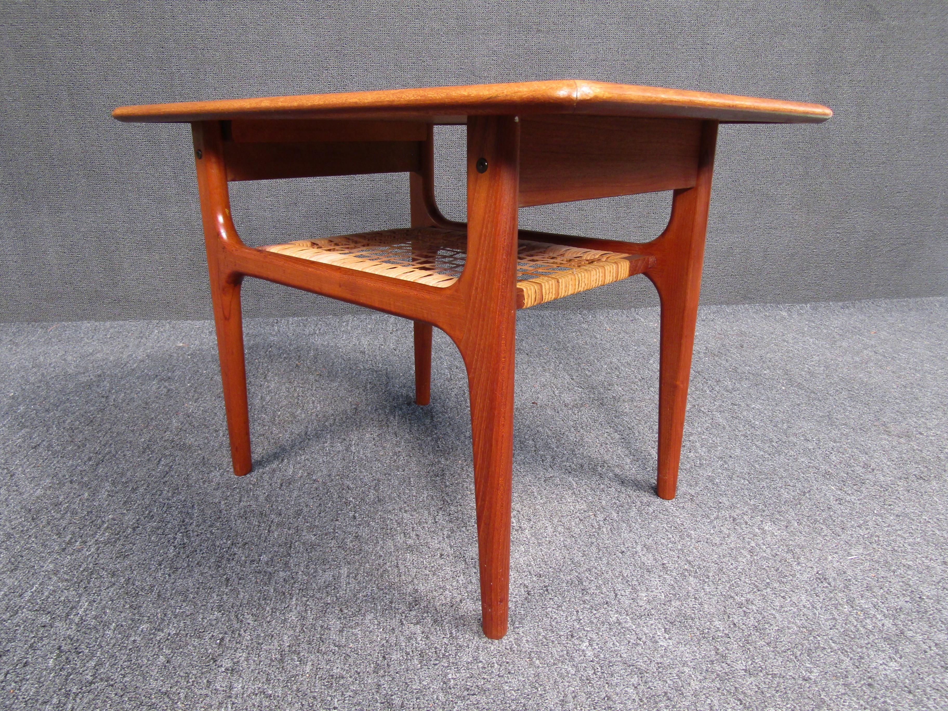 Late 20th Century Vintage Modern Danish End Table  For Sale