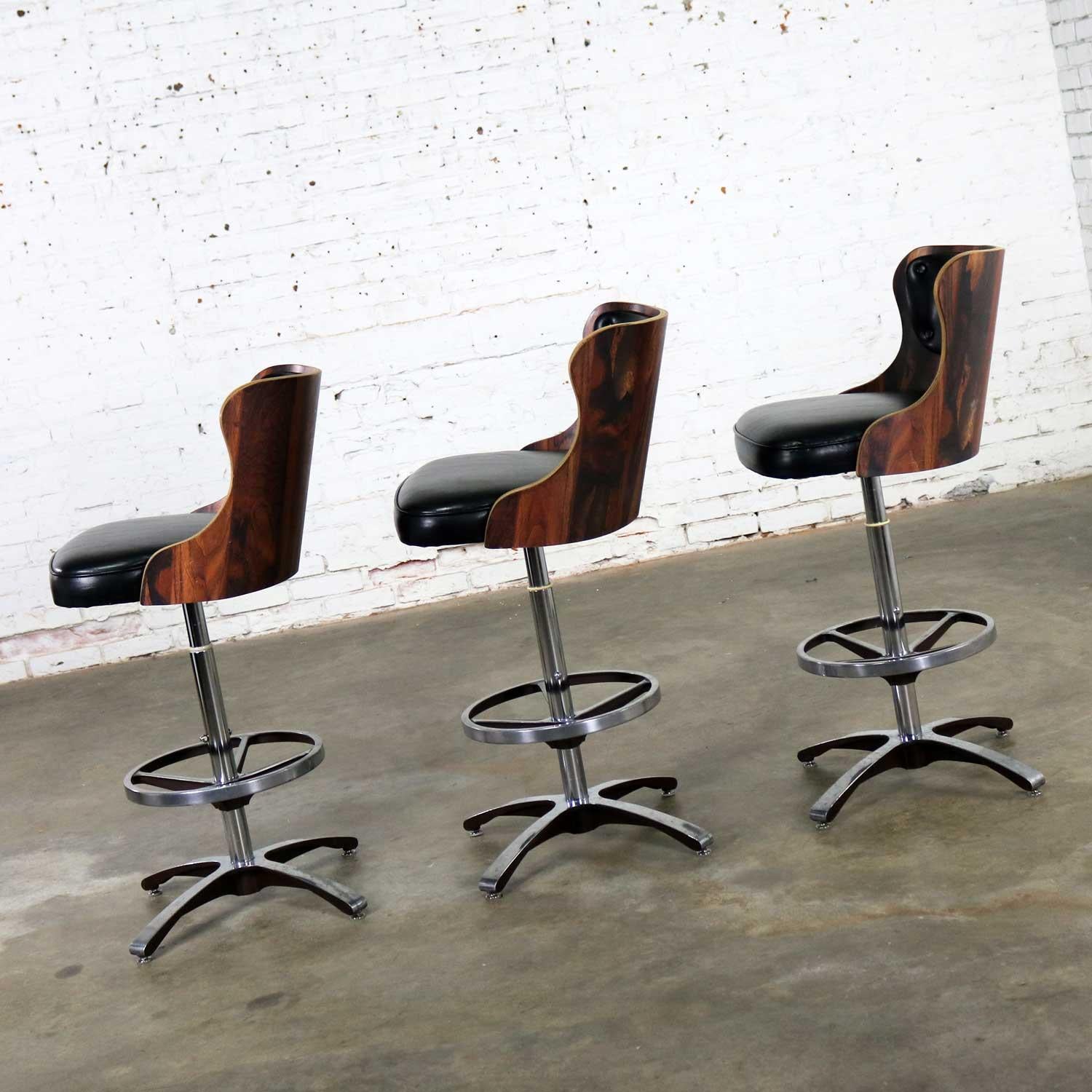 Vintage Modern Daystrom Adjustable Black Bar Stools Molded Curved Backs Set 3 In Good Condition In Topeka, KS