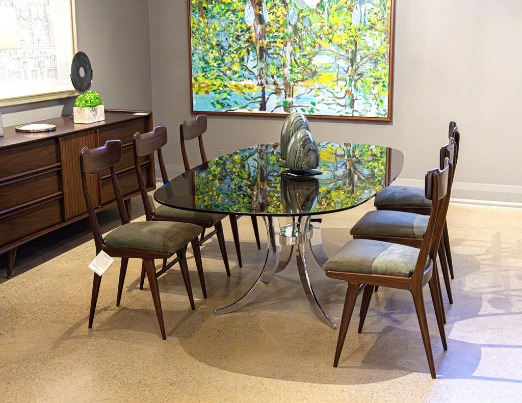 Table de salle à manger moderne vintage avec base en métal sculpté et plateau en verre fumé Bon état - En vente à North York, ON