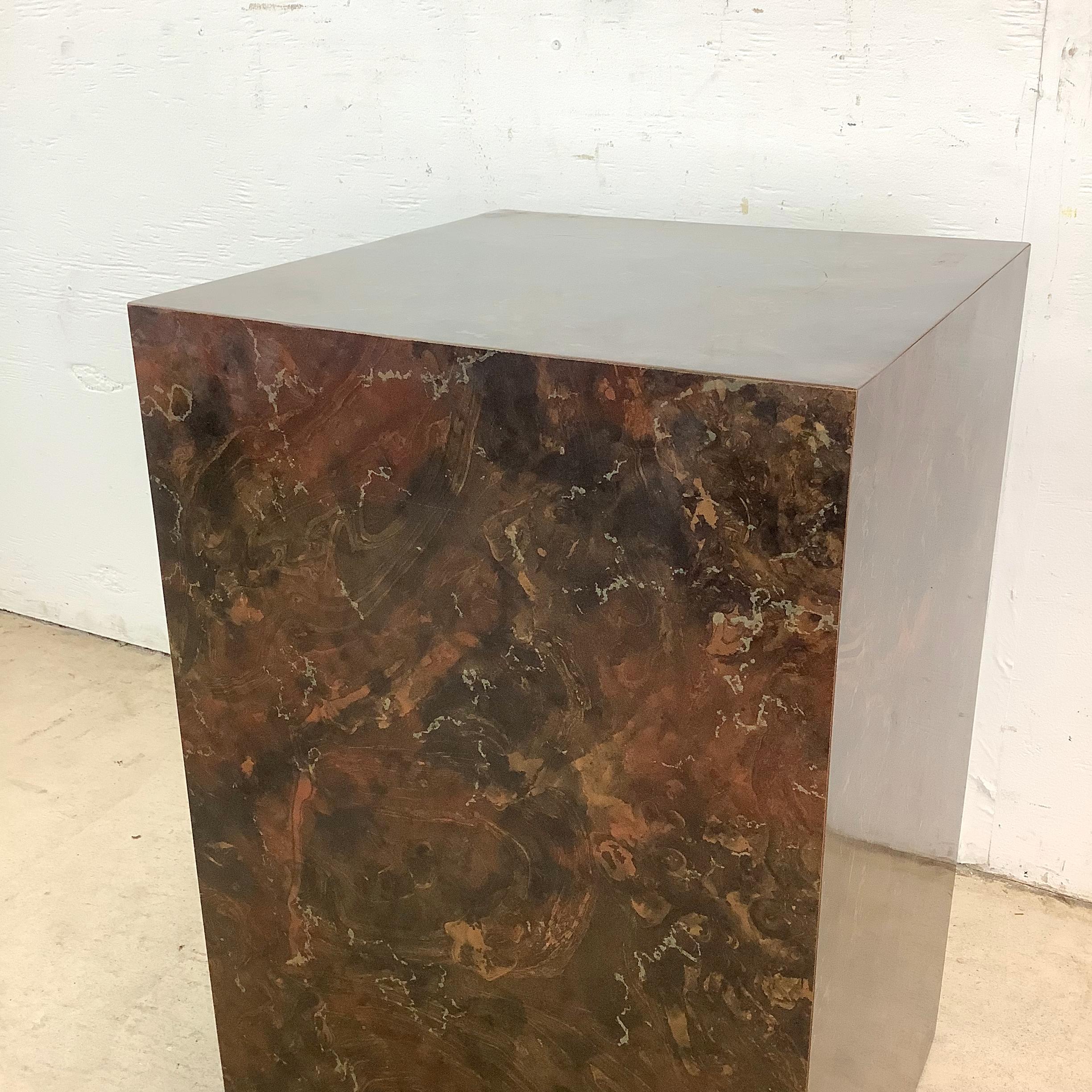 Vintage Modern Display Pedestal (Sonstiges) im Angebot