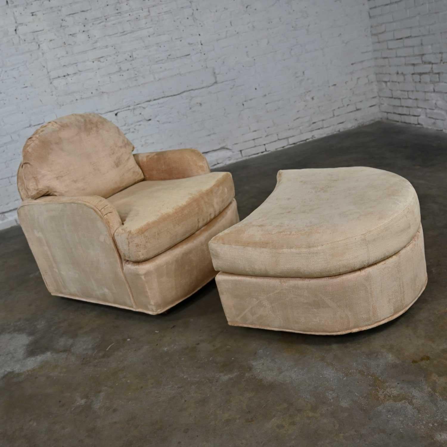 Vintage Modern Drexel Club Chair & Ottomane mit Rollen Original Tan Chenille im Zustand „Gut“ im Angebot in Topeka, KS