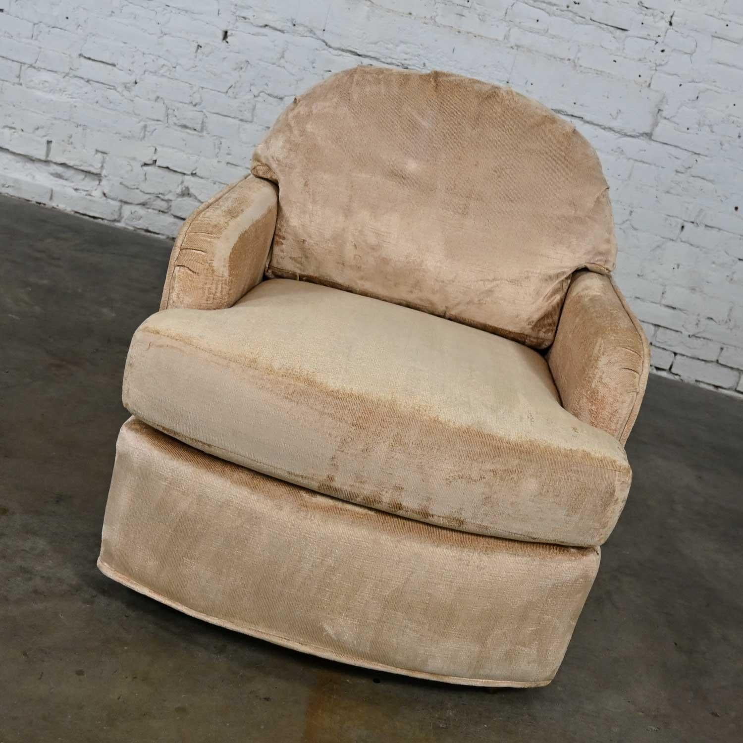 Vintage Modern Drexel Club Chair & Ottoman with Casters Original Tan Chenille For Sale 1