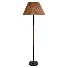 Stehlampe im Vintage-Modern-Stil in Schwarz, Teakholz und Rattan, Finnland, 1960er Jahre
