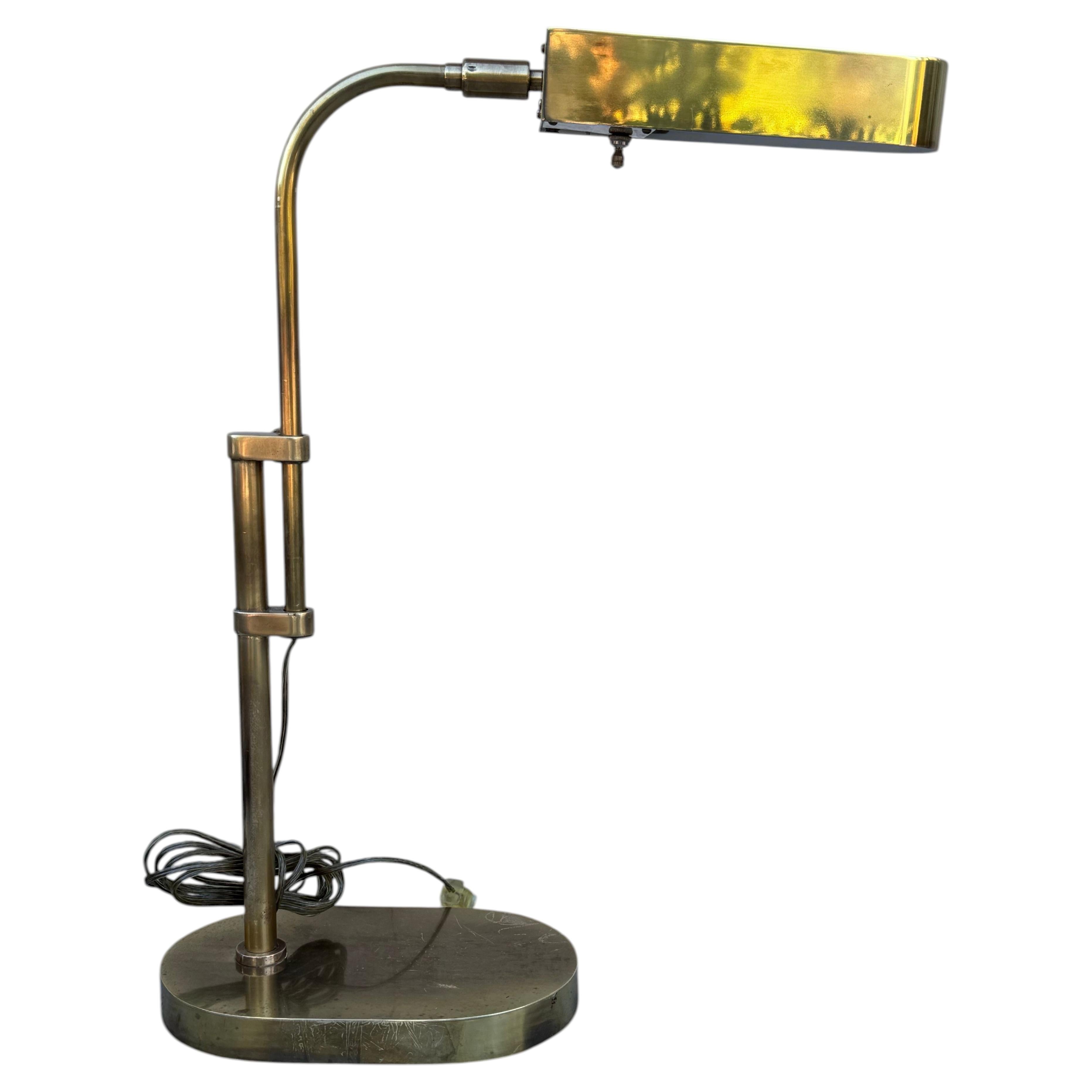 Lámpara de escritorio de farmacia ajustable de latón, estilo vintage moderno, de Frederick Cooper, Chicago en venta