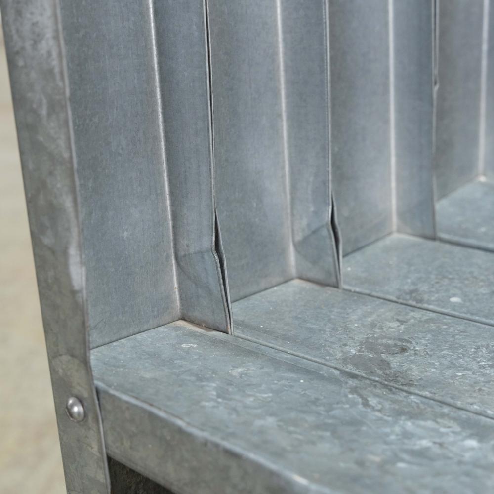 Silla escultórica vintage moderna de metal galvanizado en venta 4