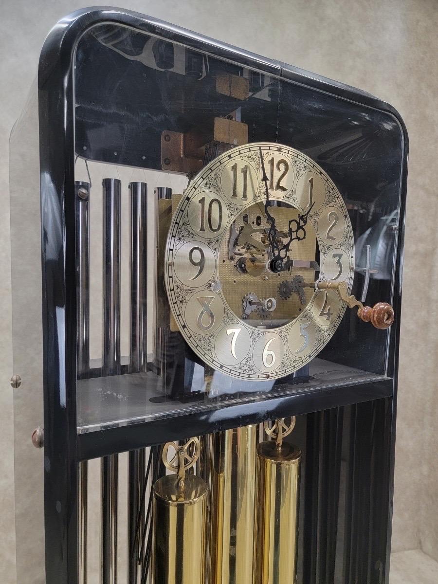 Horloge grand-père allemande vintage moderne Hermle Black Forest Acrylique Bon état - En vente à Chicago, IL