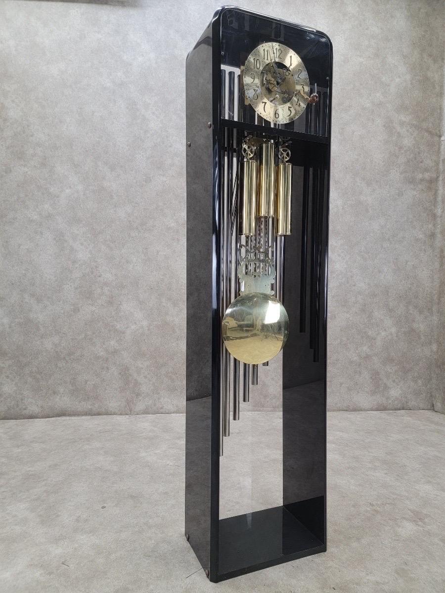 Métal Horloge grand-père allemande vintage moderne Hermle Black Forest Acrylique en vente