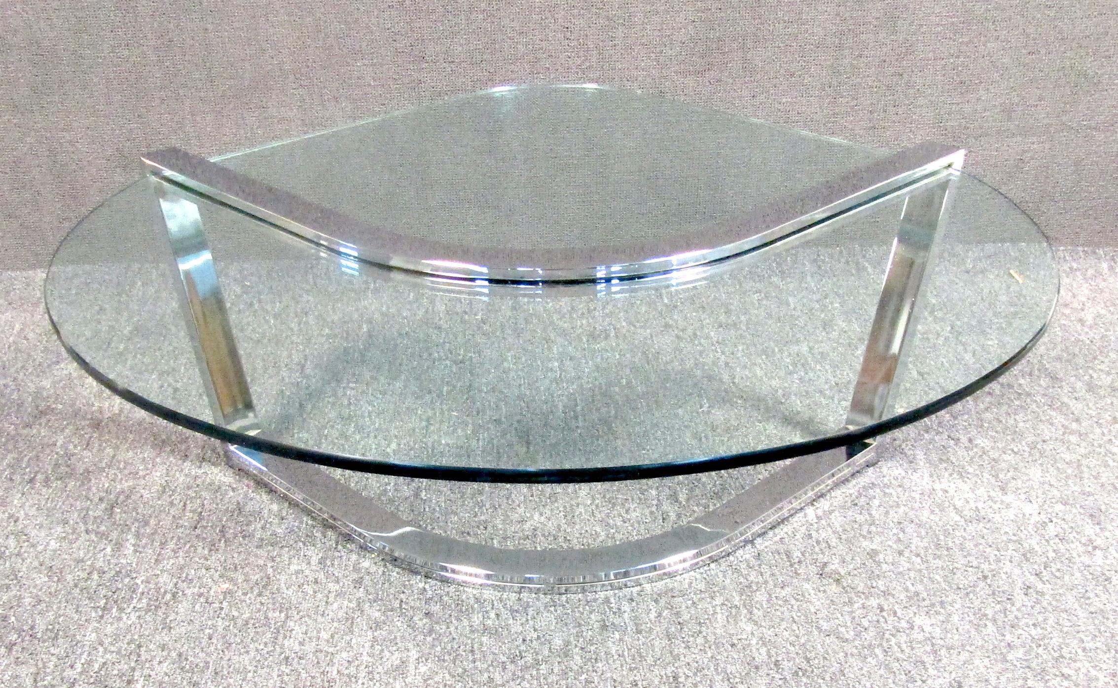 Sleek mid-century modern glass and chrome coffee table by Pace, featuring a teardrop designed glass top.

Please confirm item location (NY or NJ).