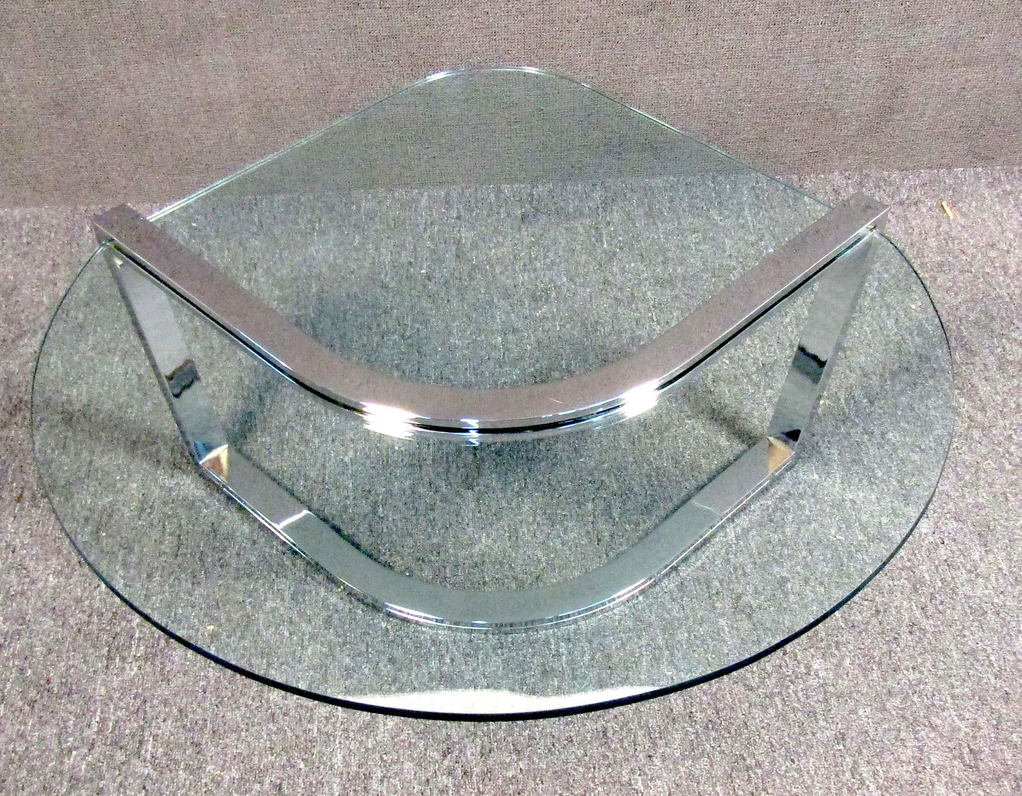 Mid-Century Modern Table basse moderne en verre vintage par Pace en vente