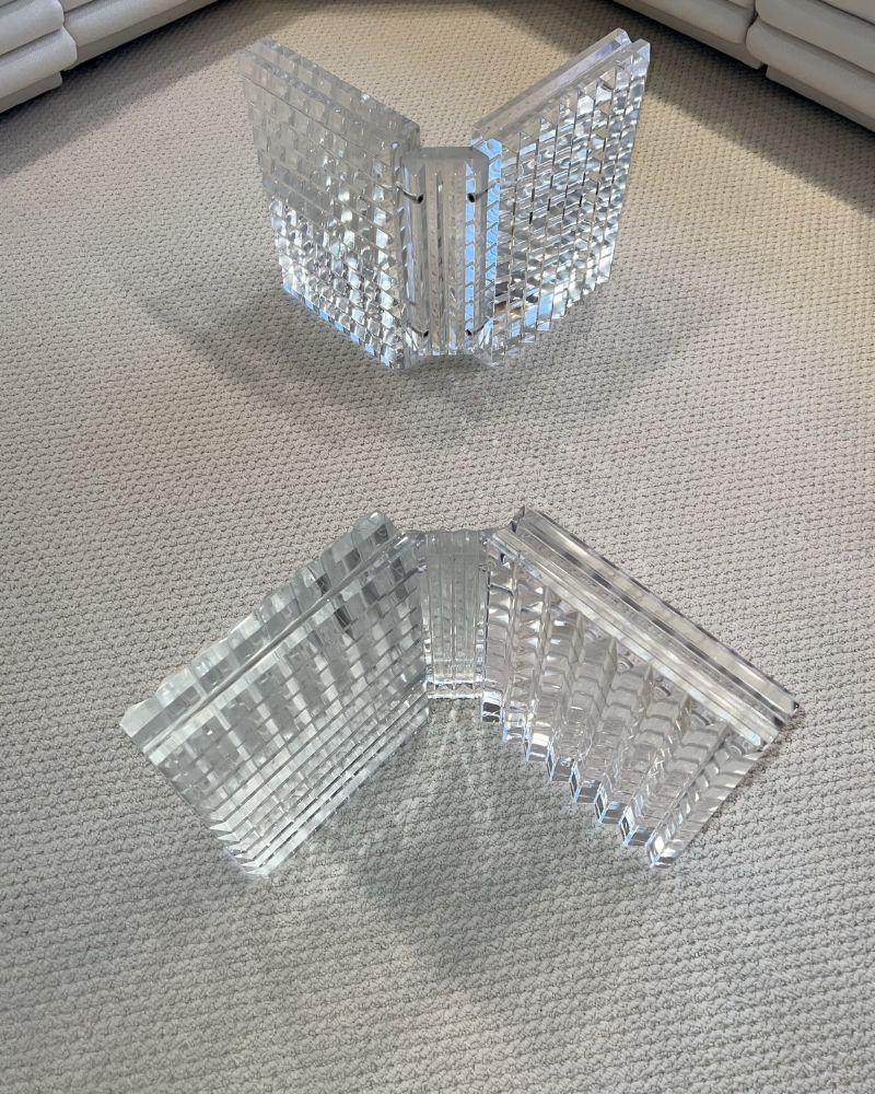 Table basse moderne en verre et lucite en forme de goutte d'eau dans le style Adrian Pearsall en vente 2