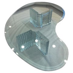 Tavolino moderno d'epoca in vetro e lucite a forma di goccia, in stile Adrian Pearsall