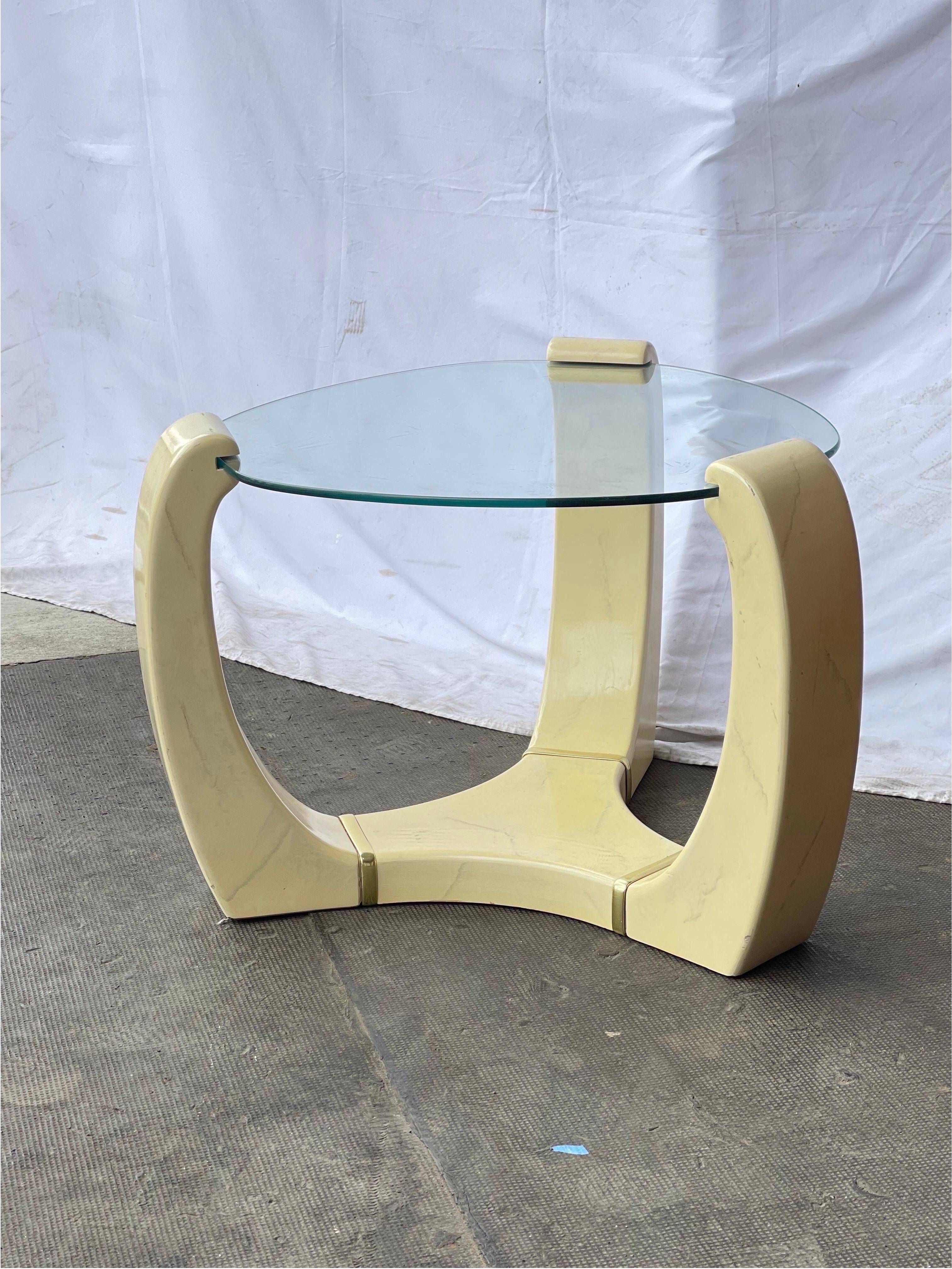 Vintage Modern Glass Table

Dimensions. 29 W ; 27 D ; 21 H